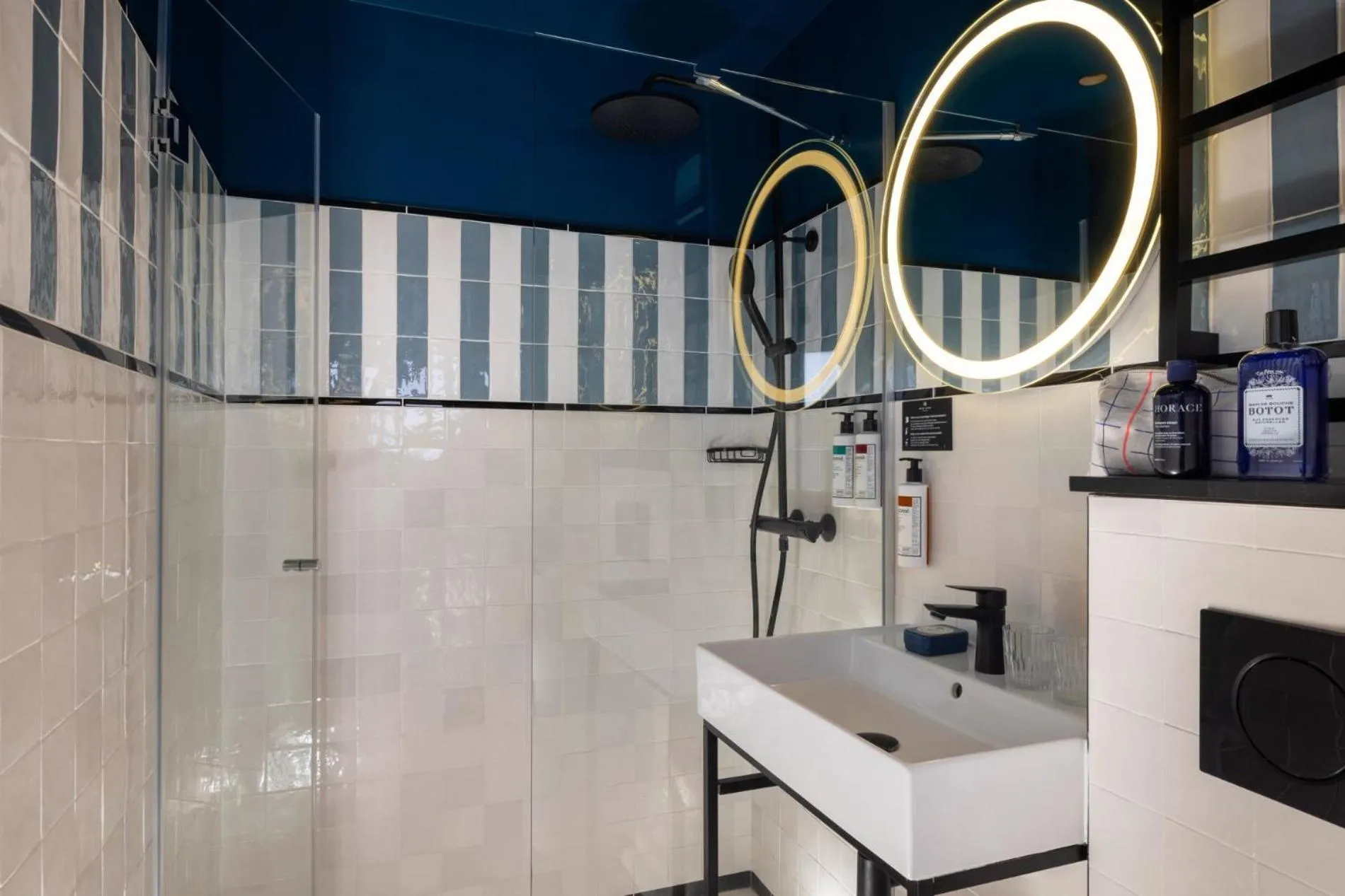 Bathroom in Hôtel Brady