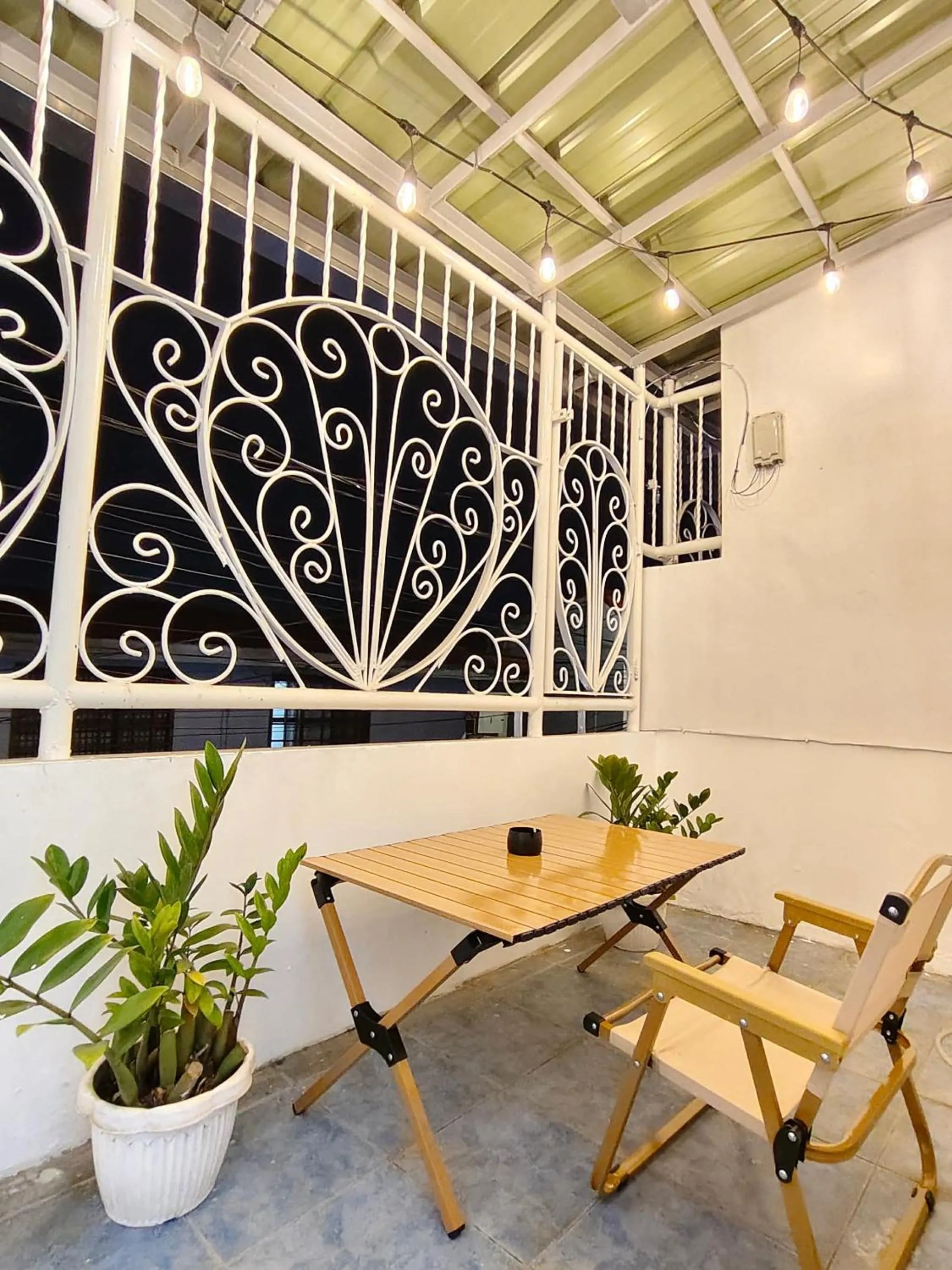 Nomads MNL Backpackers Homestay - near Airport