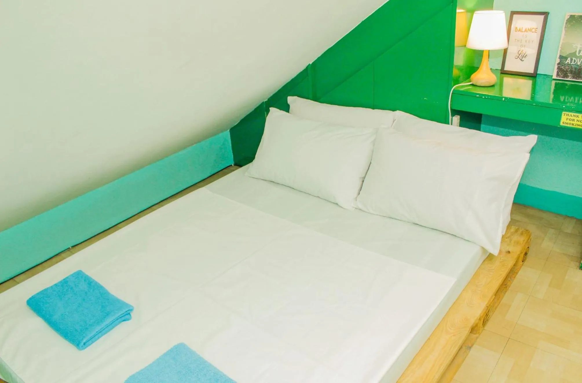 Bed in Backpackers Homestay - NomadsMNL