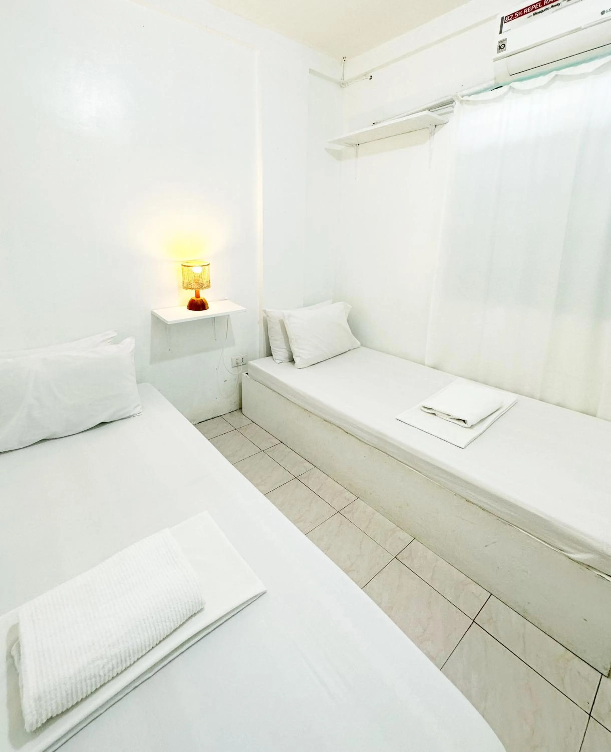 Bed in Backpackers Homestay - NomadsMNL