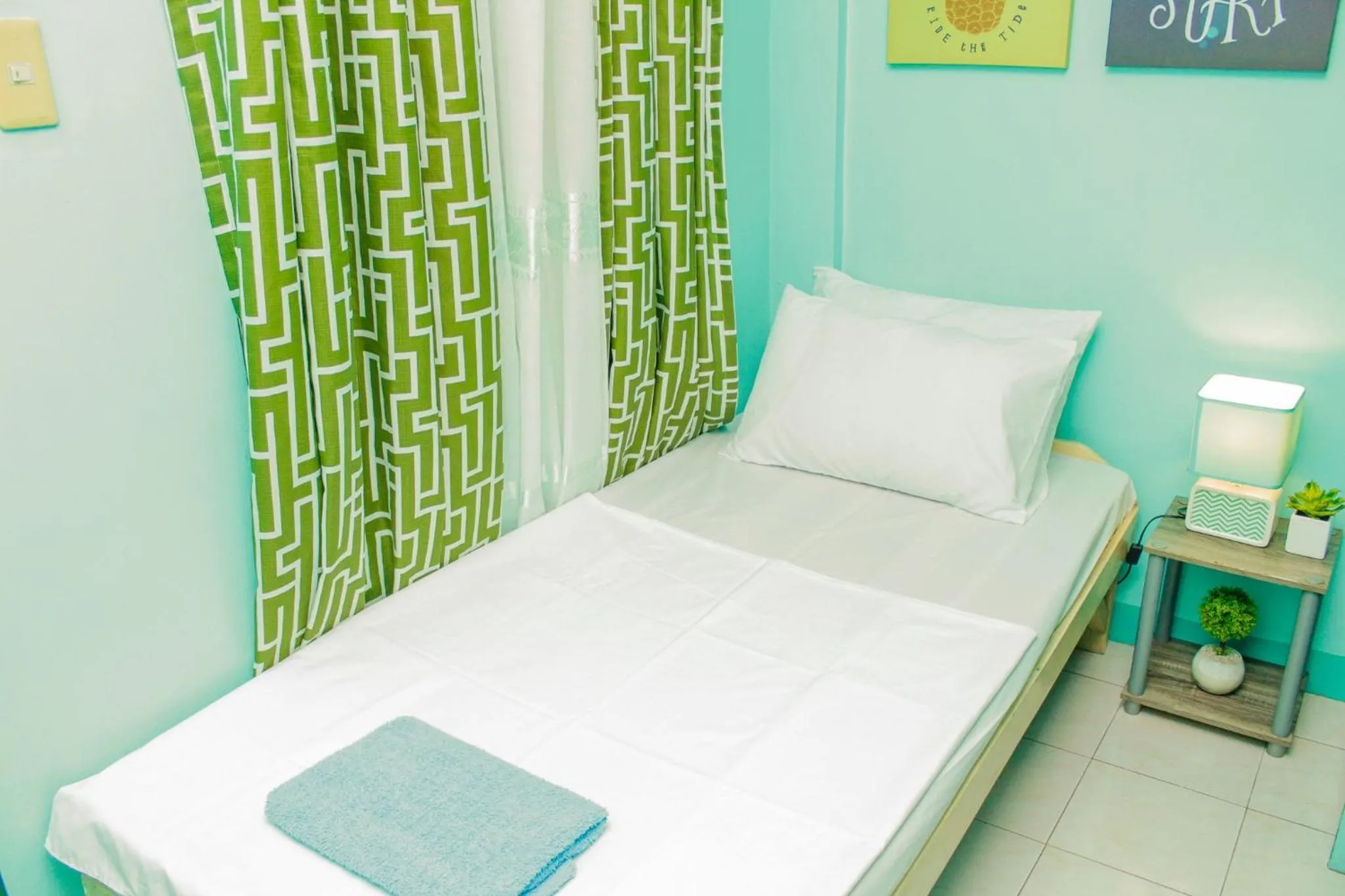 Bed in Backpackers Homestay - NomadsMNL