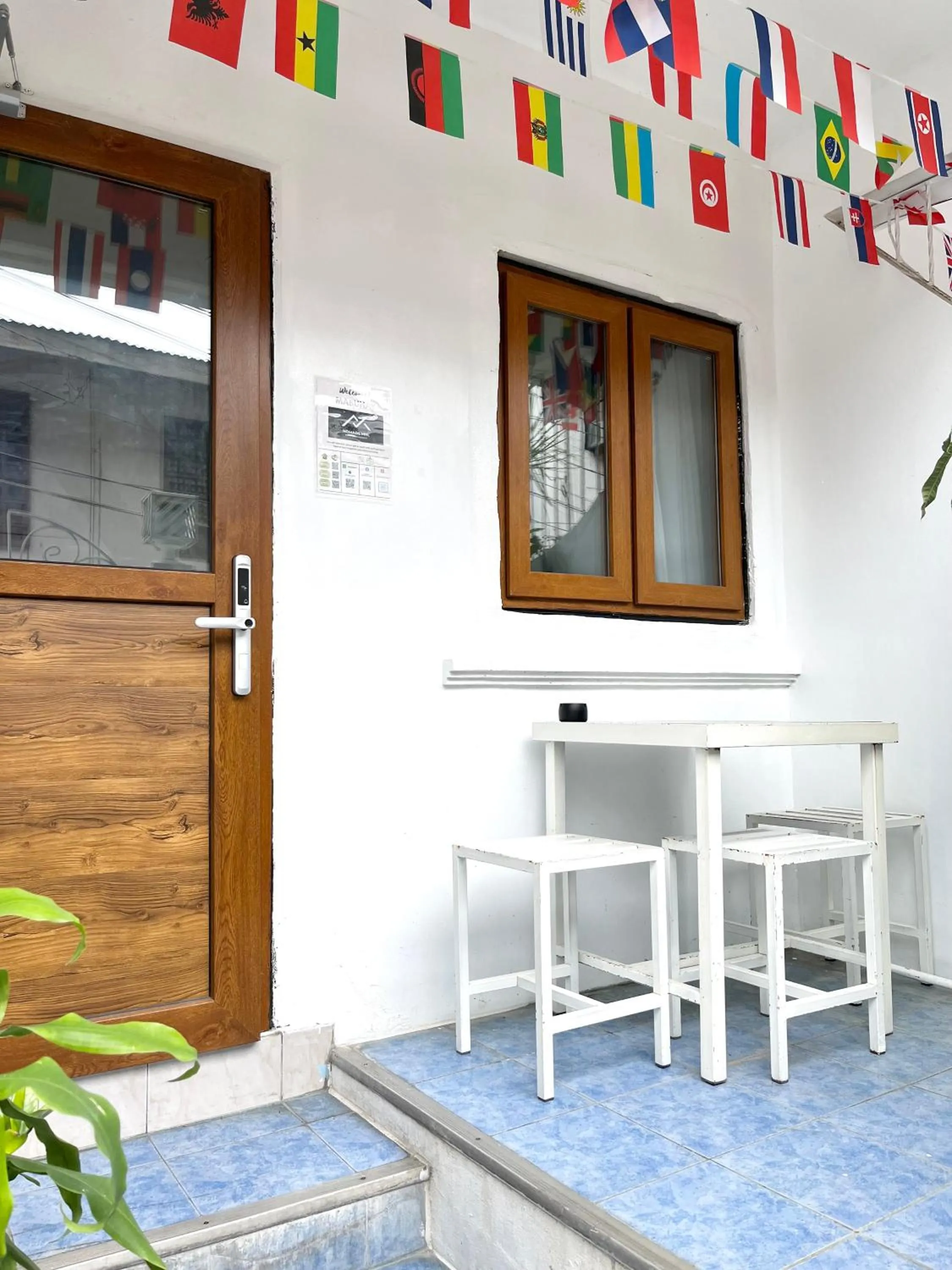 Property building in Nomads MNL Backpackers Homestay - near Airport
