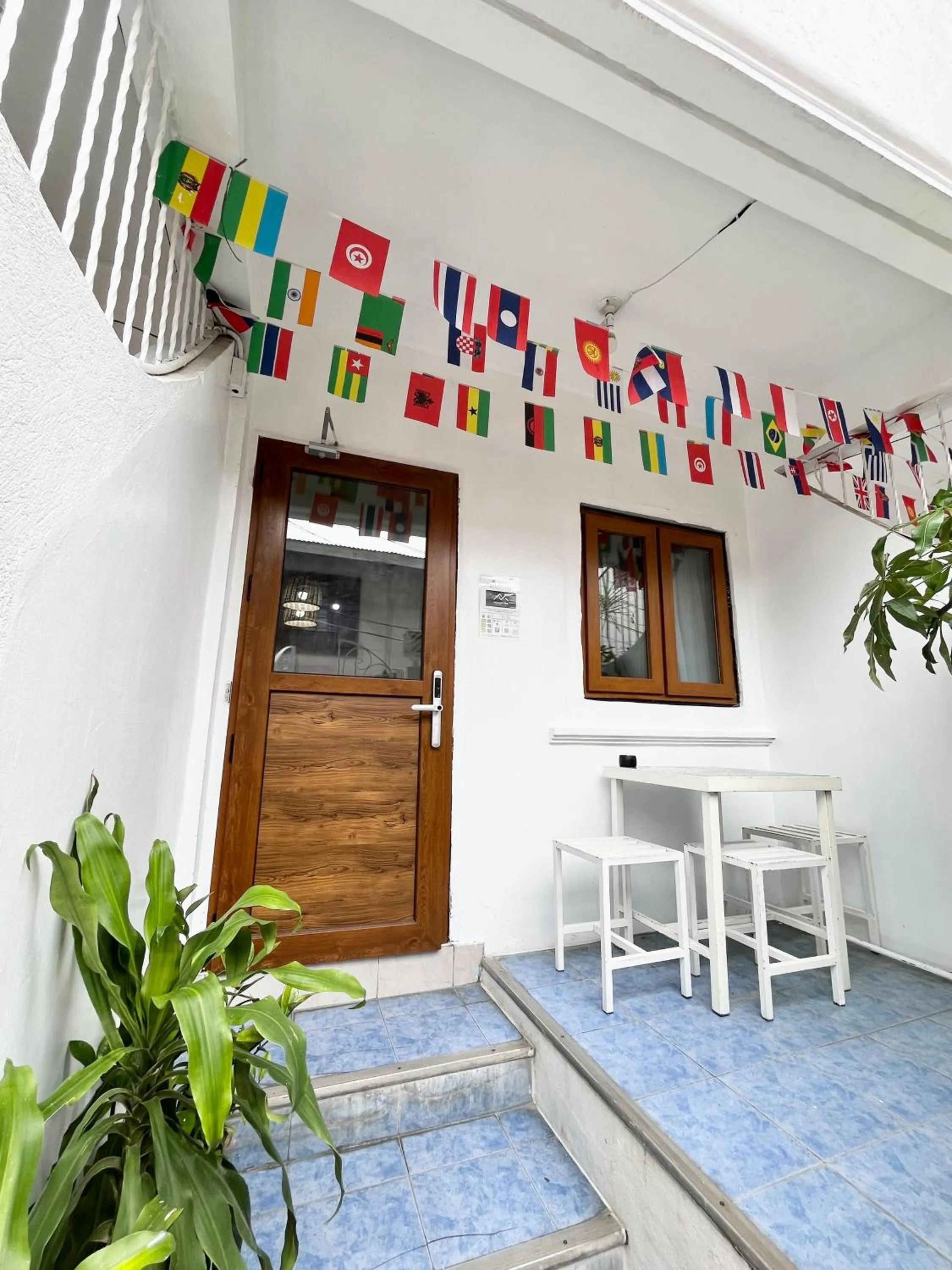 Property building in Nomads MNL Backpackers Homestay - near Airport