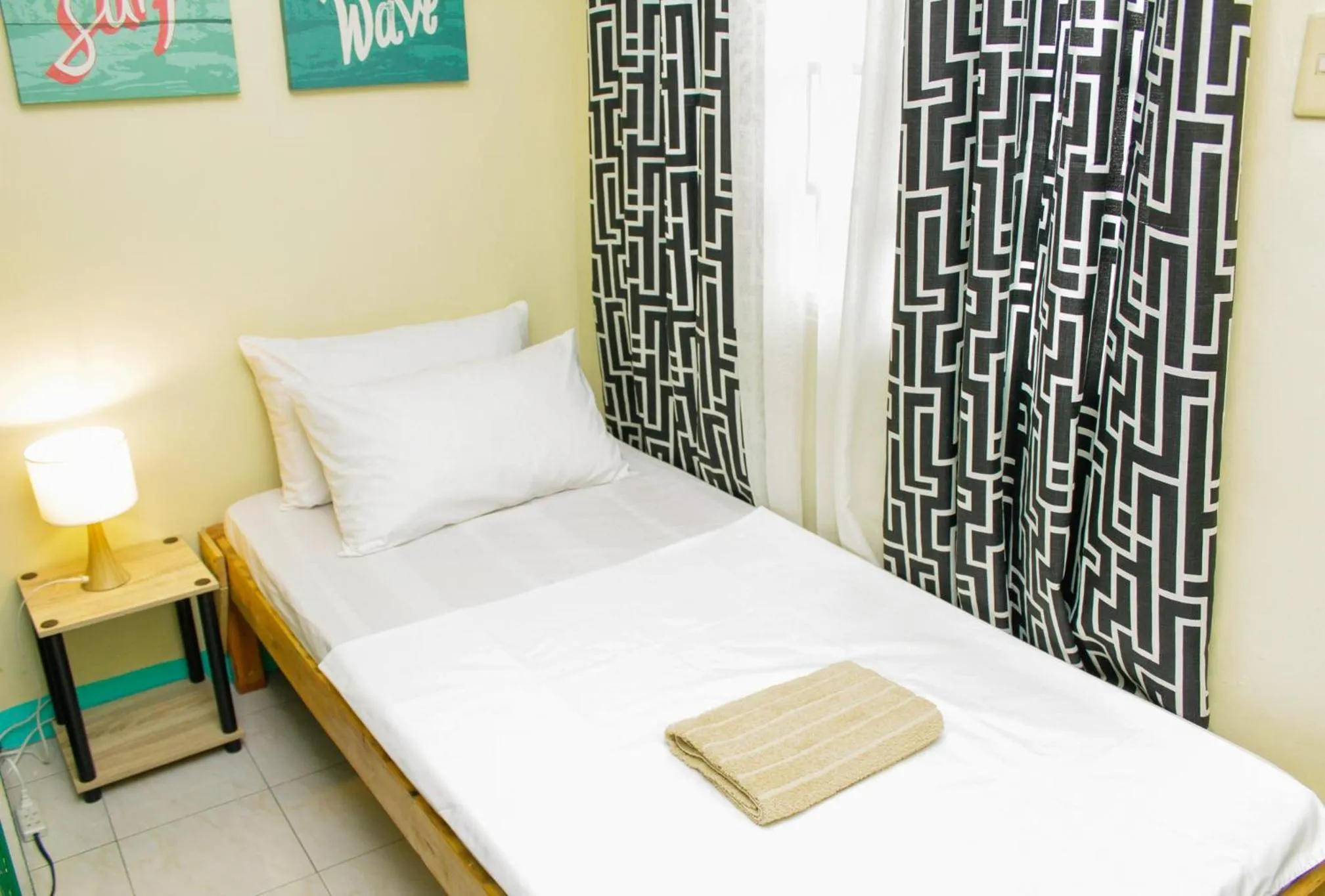 Bed in Backpackers Homestay - NomadsMNL