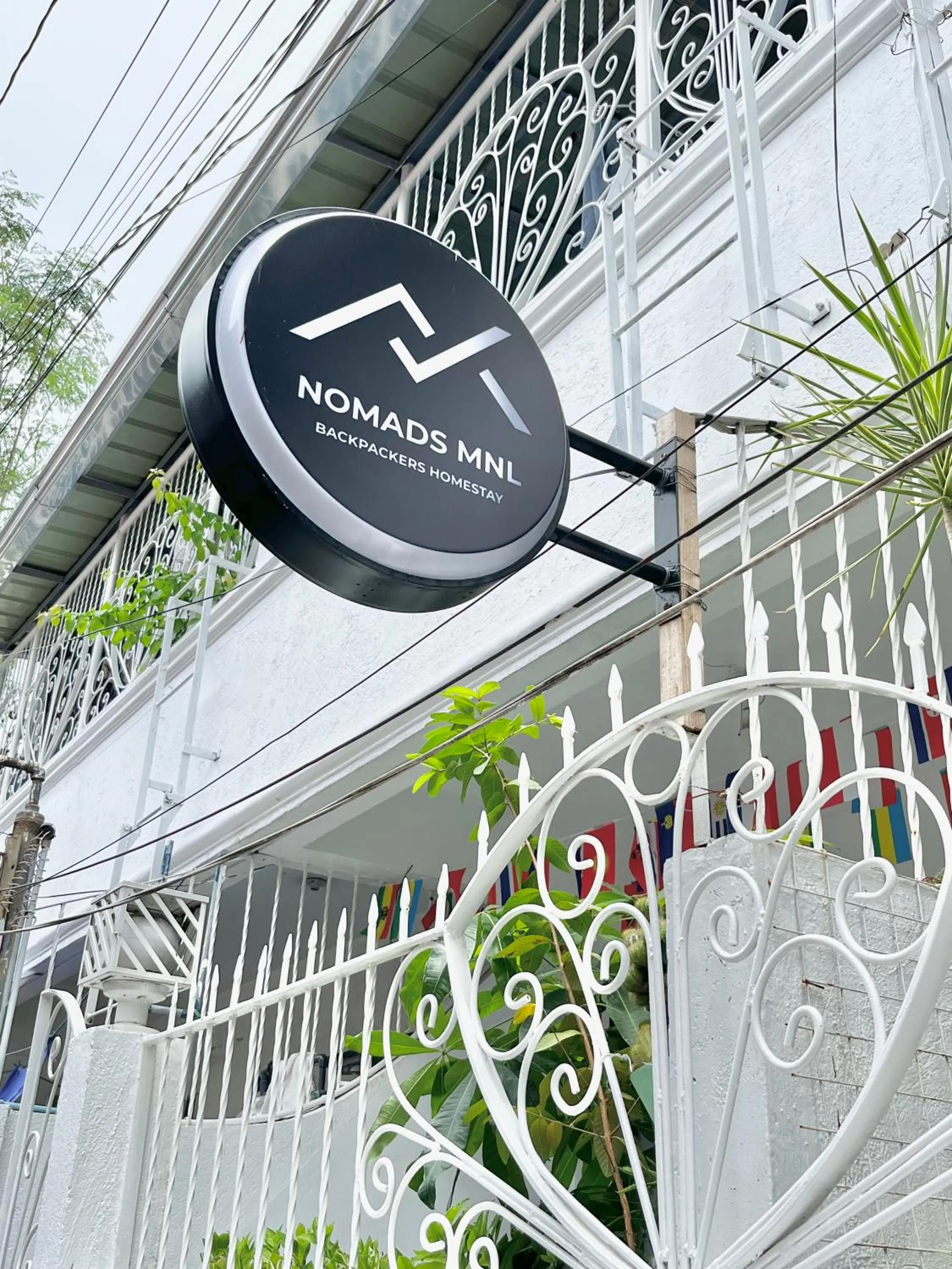 Property building in Nomads MNL Backpackers Homestay - near Airport
