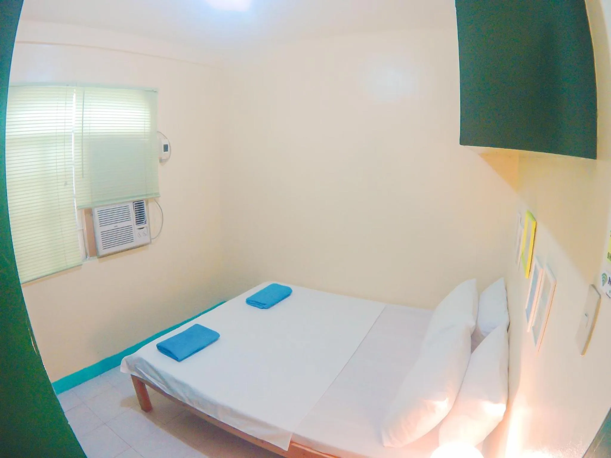 Bed in Backpackers Homestay - NomadsMNL