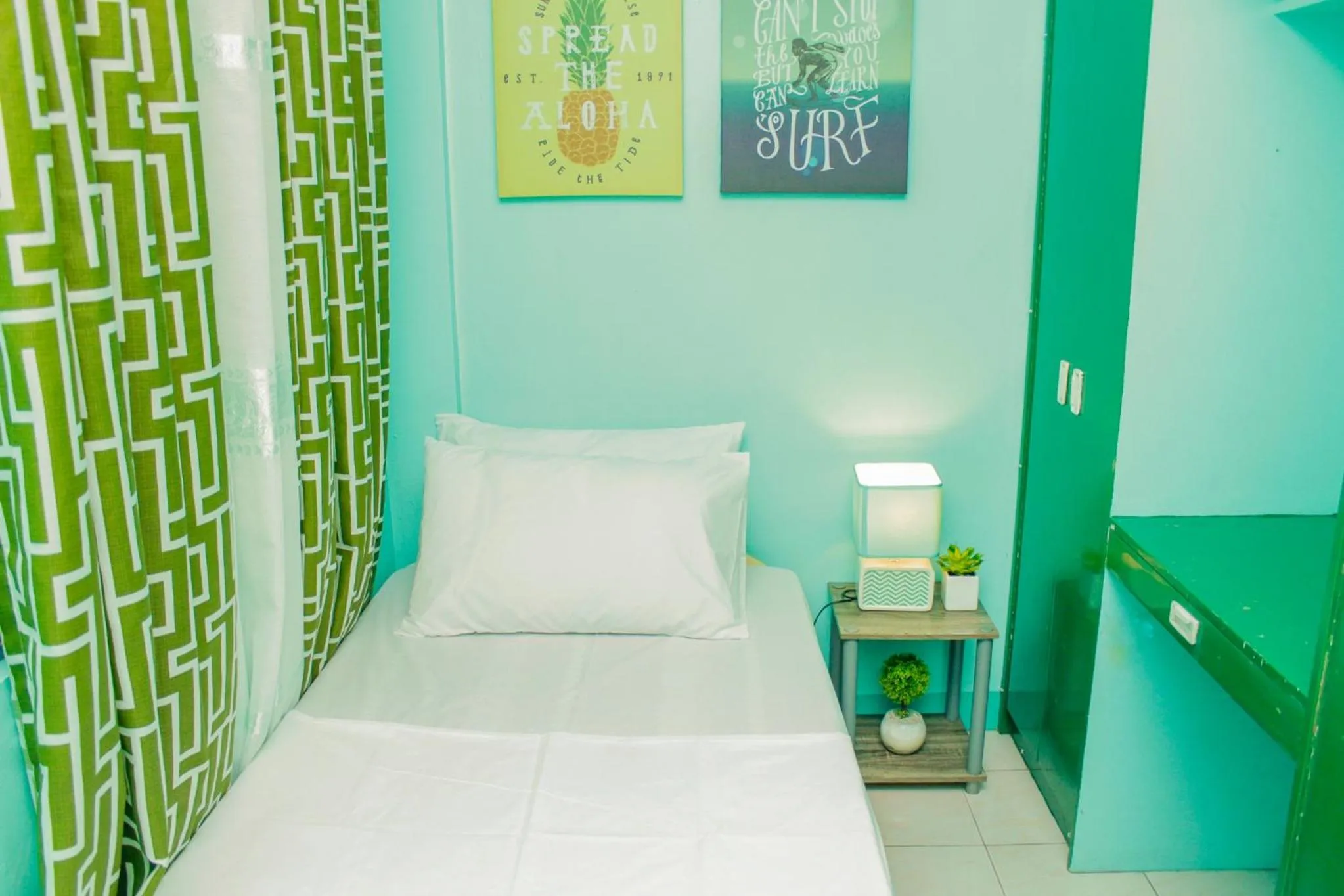 Bed in Backpackers Homestay - NomadsMNL