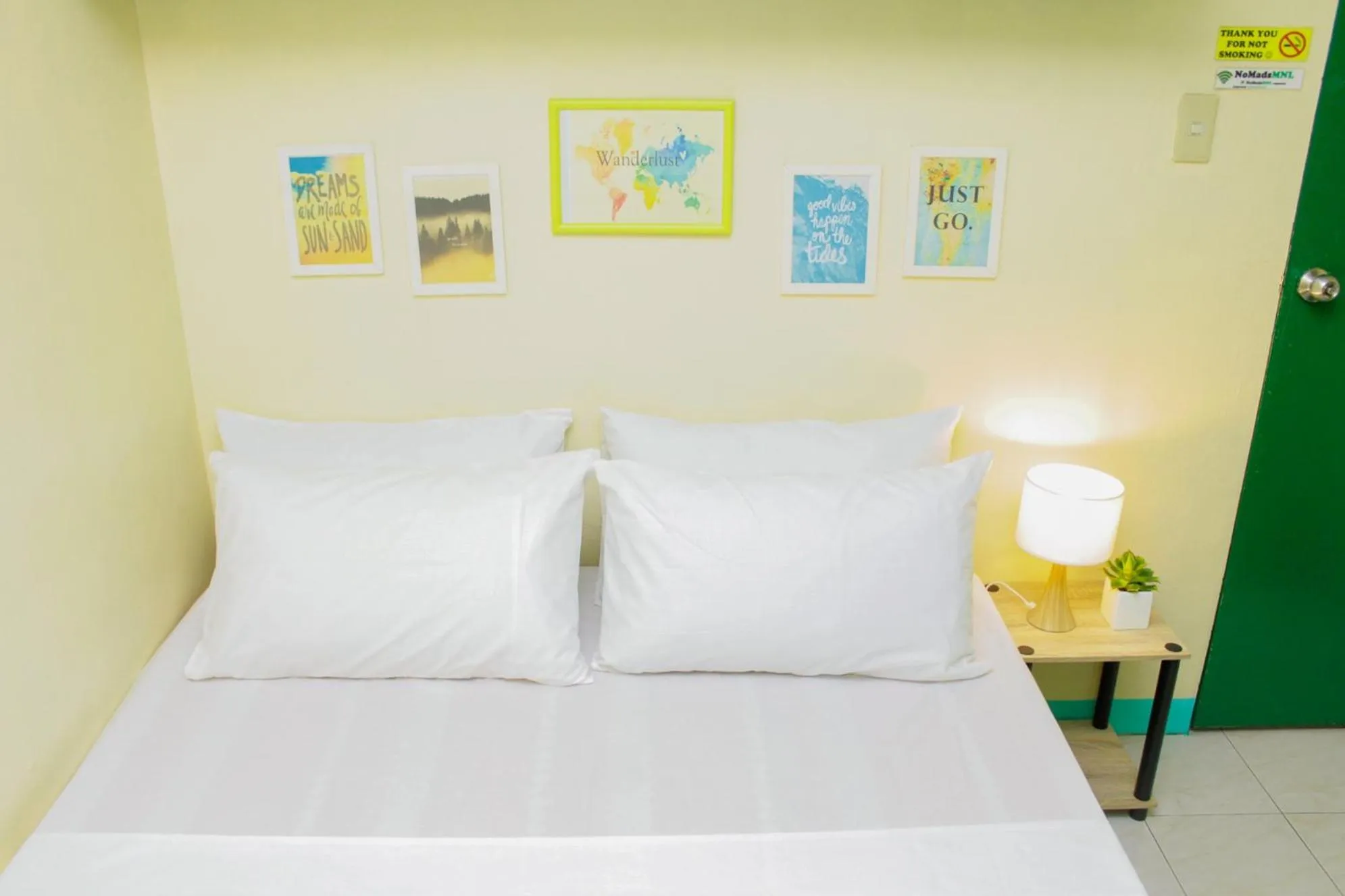 Bed in Backpackers Homestay - NomadsMNL