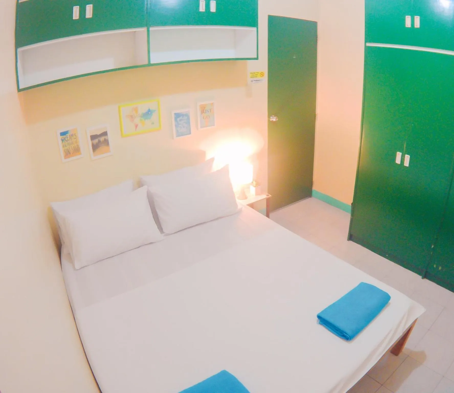Bed in Backpackers Homestay - NomadsMNL