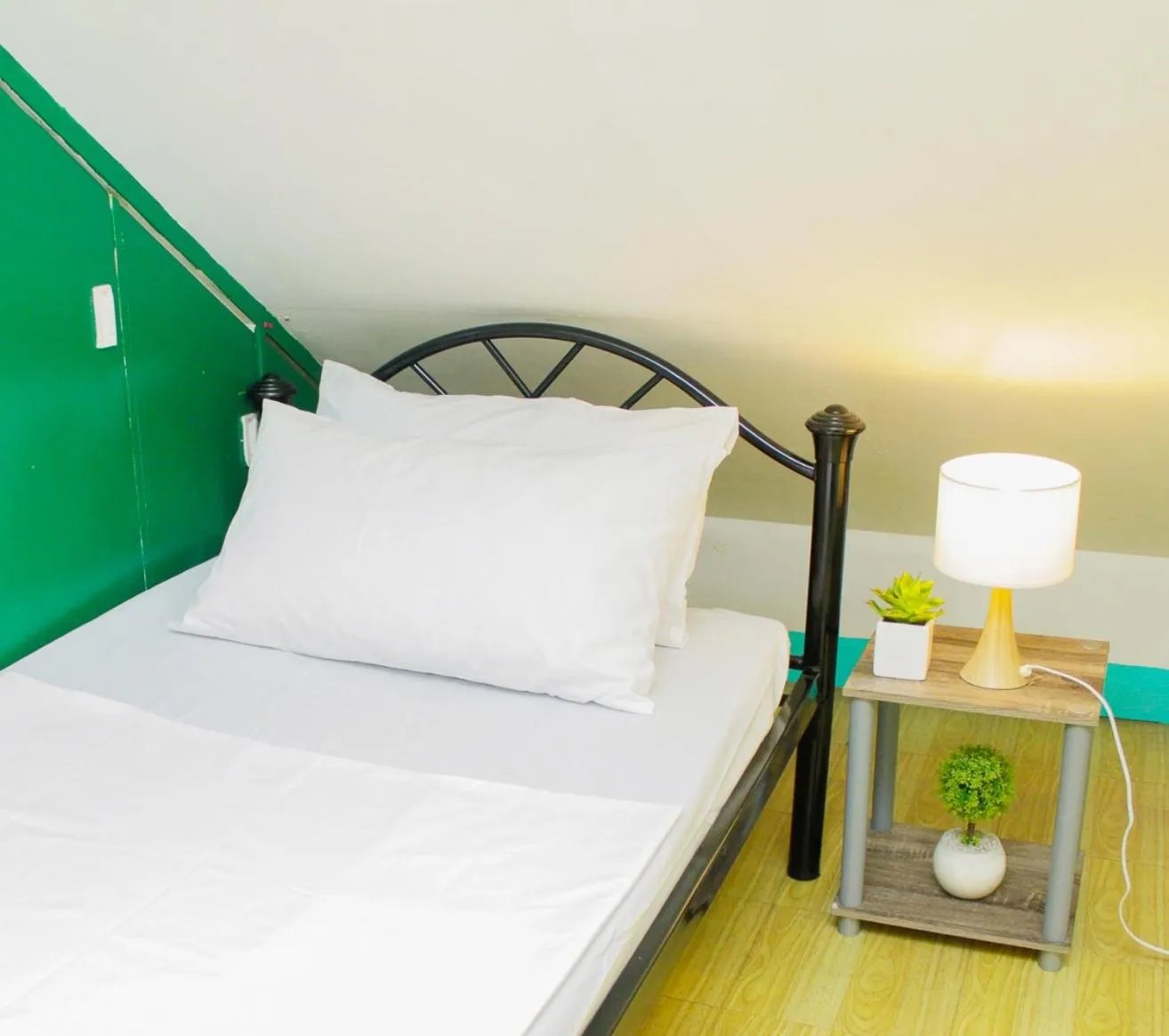 Bed in Backpackers Homestay - NomadsMNL
