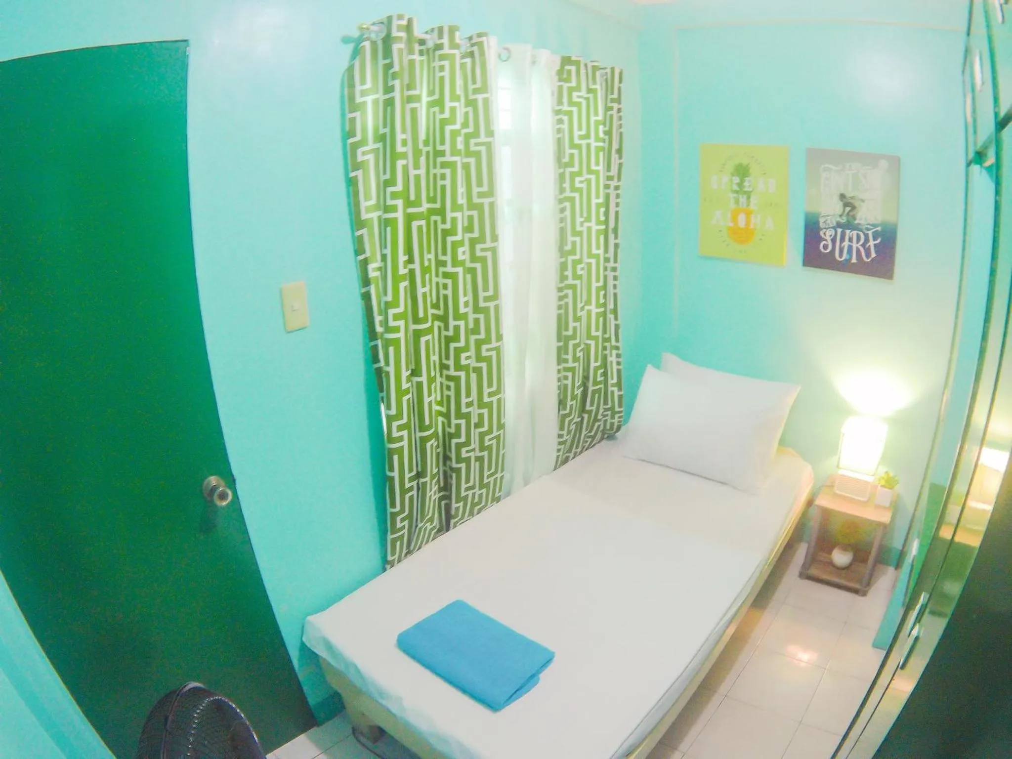 Bed in Backpackers Homestay - NomadsMNL