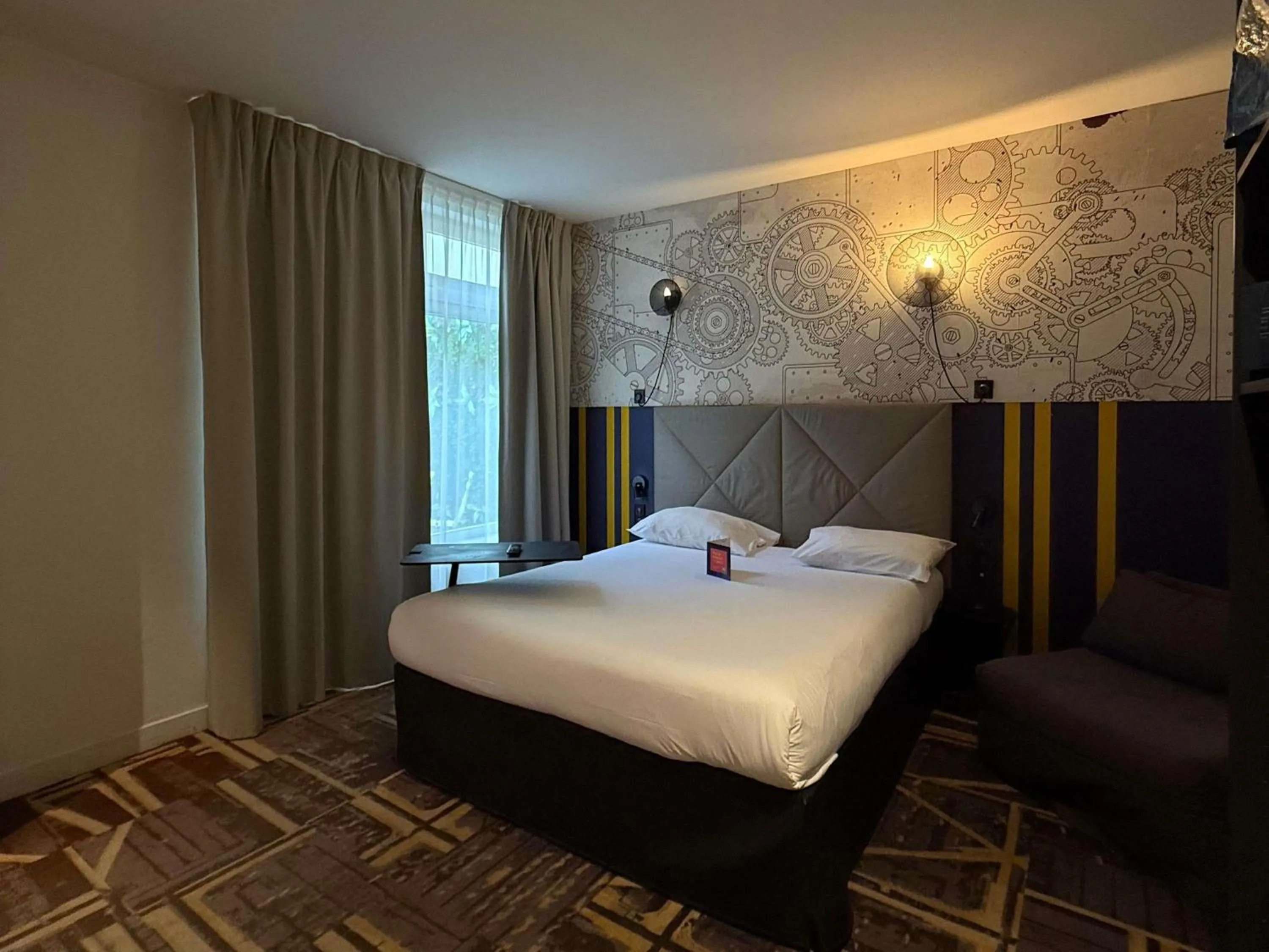Bedroom, Bed in ibis Styles Paris Mairie De Clichy