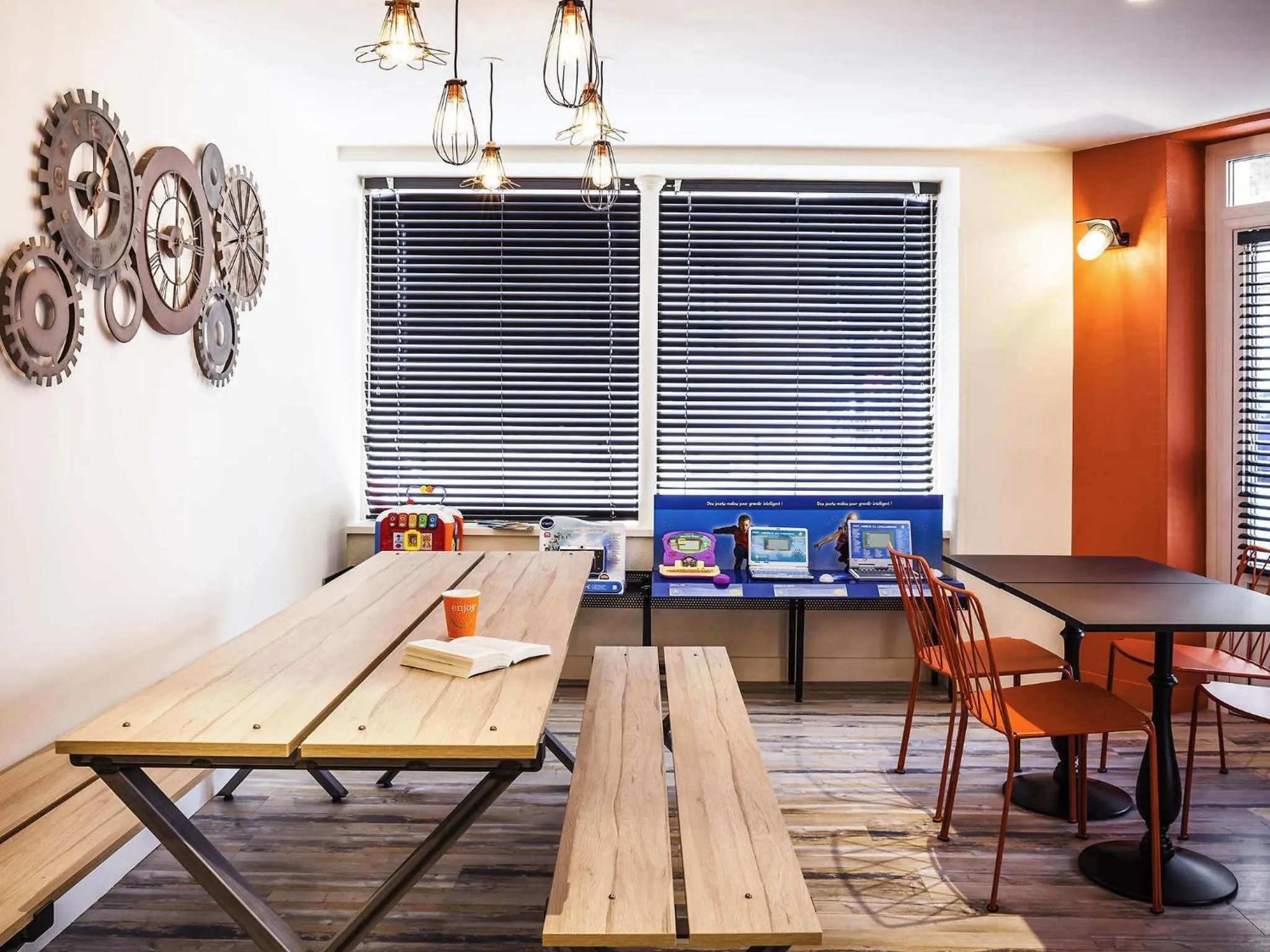 Lounge or bar in ibis Styles Paris Mairie De Clichy