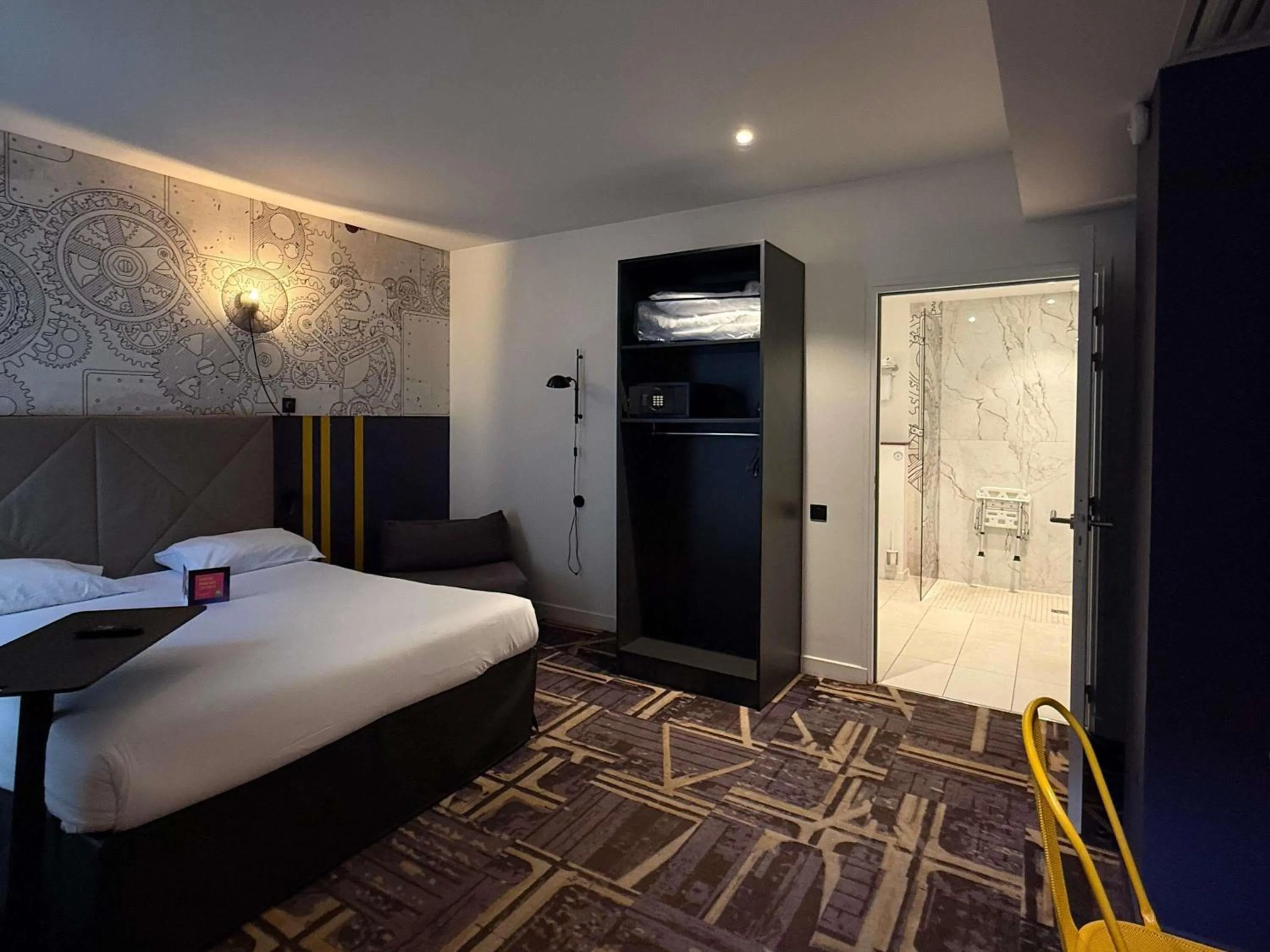 Bedroom, Bed in ibis Styles Paris Mairie De Clichy