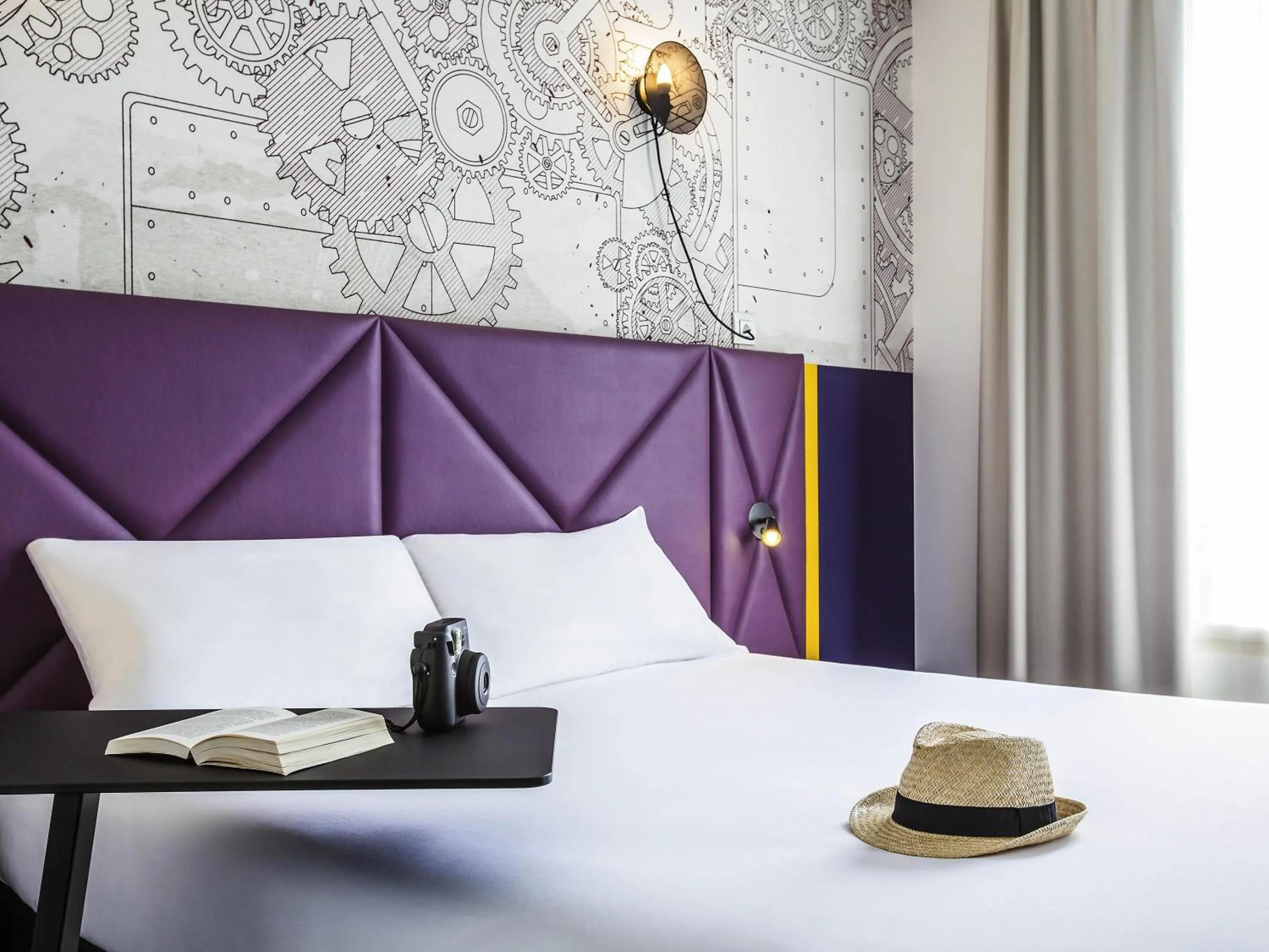 Bedroom, Bed in ibis Styles Paris Mairie De Clichy