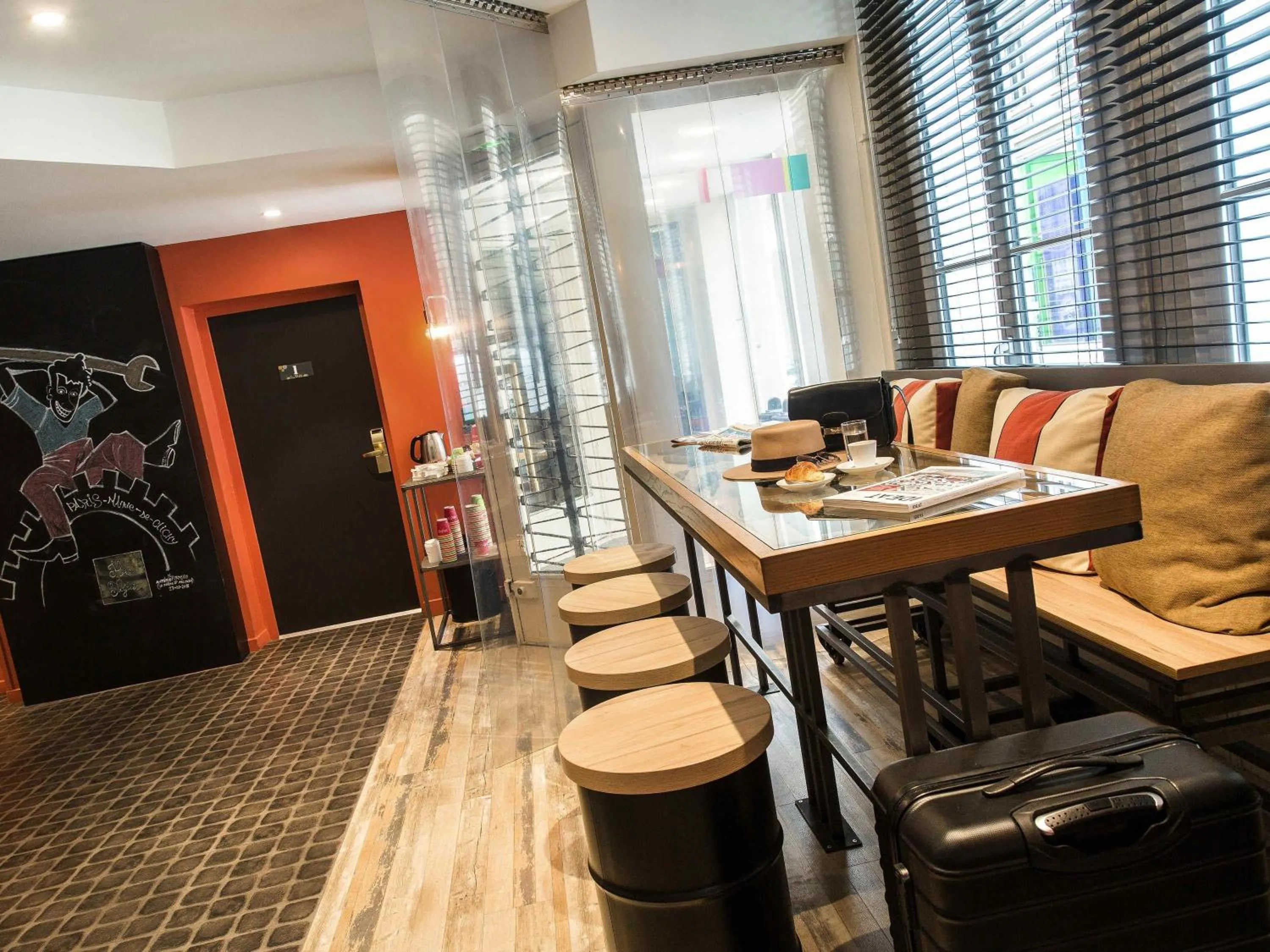 Lounge or bar in ibis Styles Paris Mairie De Clichy