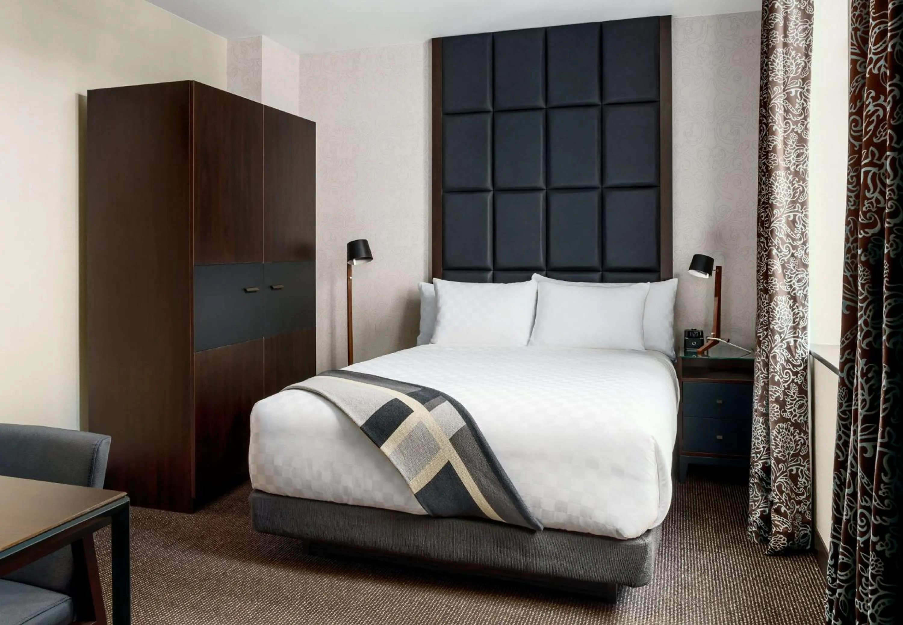 Bed in Joinery Hotel Pittsburgh, Curio Collection by Hilton