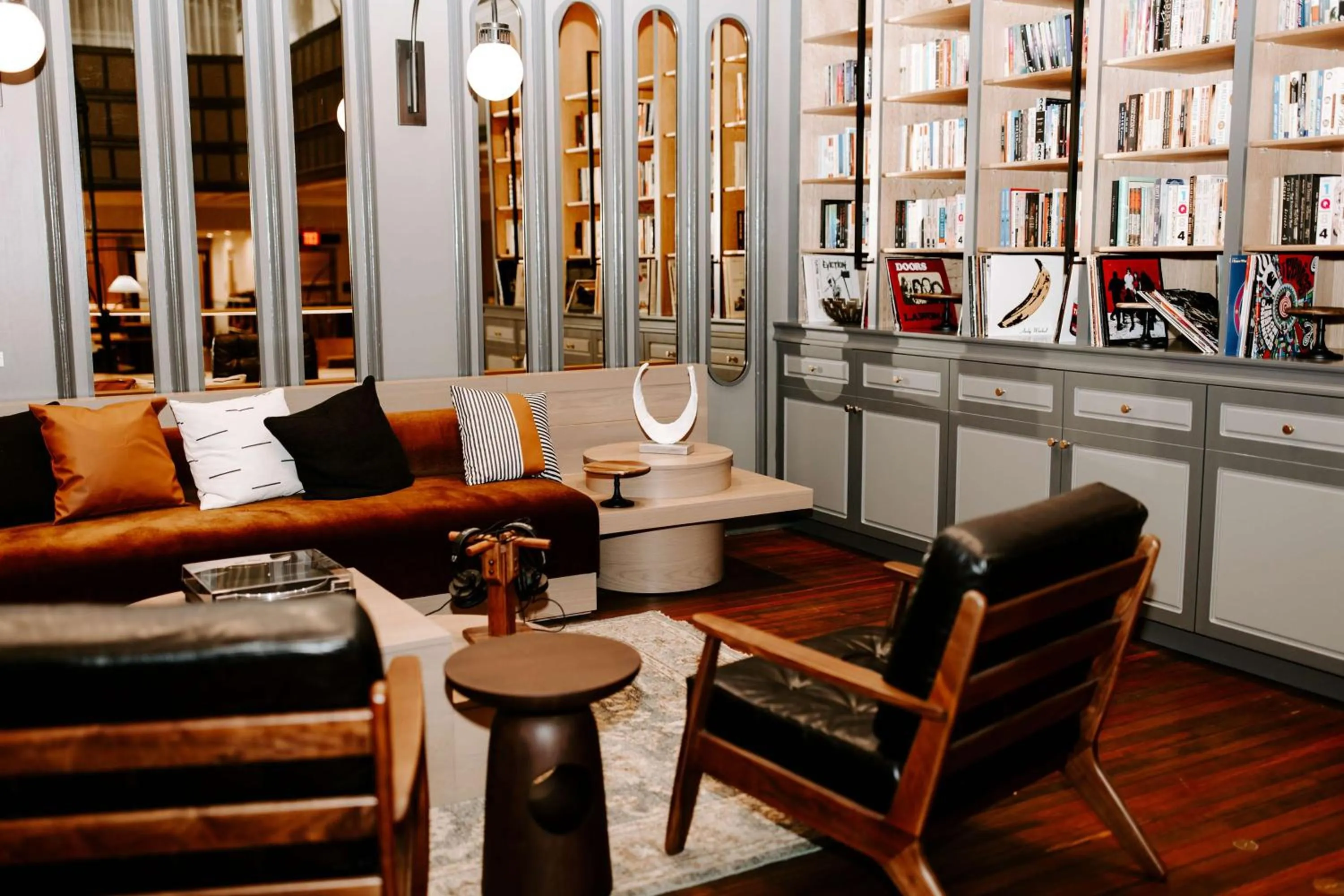 Lobby or reception in Joinery Hotel Pittsburgh, Curio Collection by Hilton