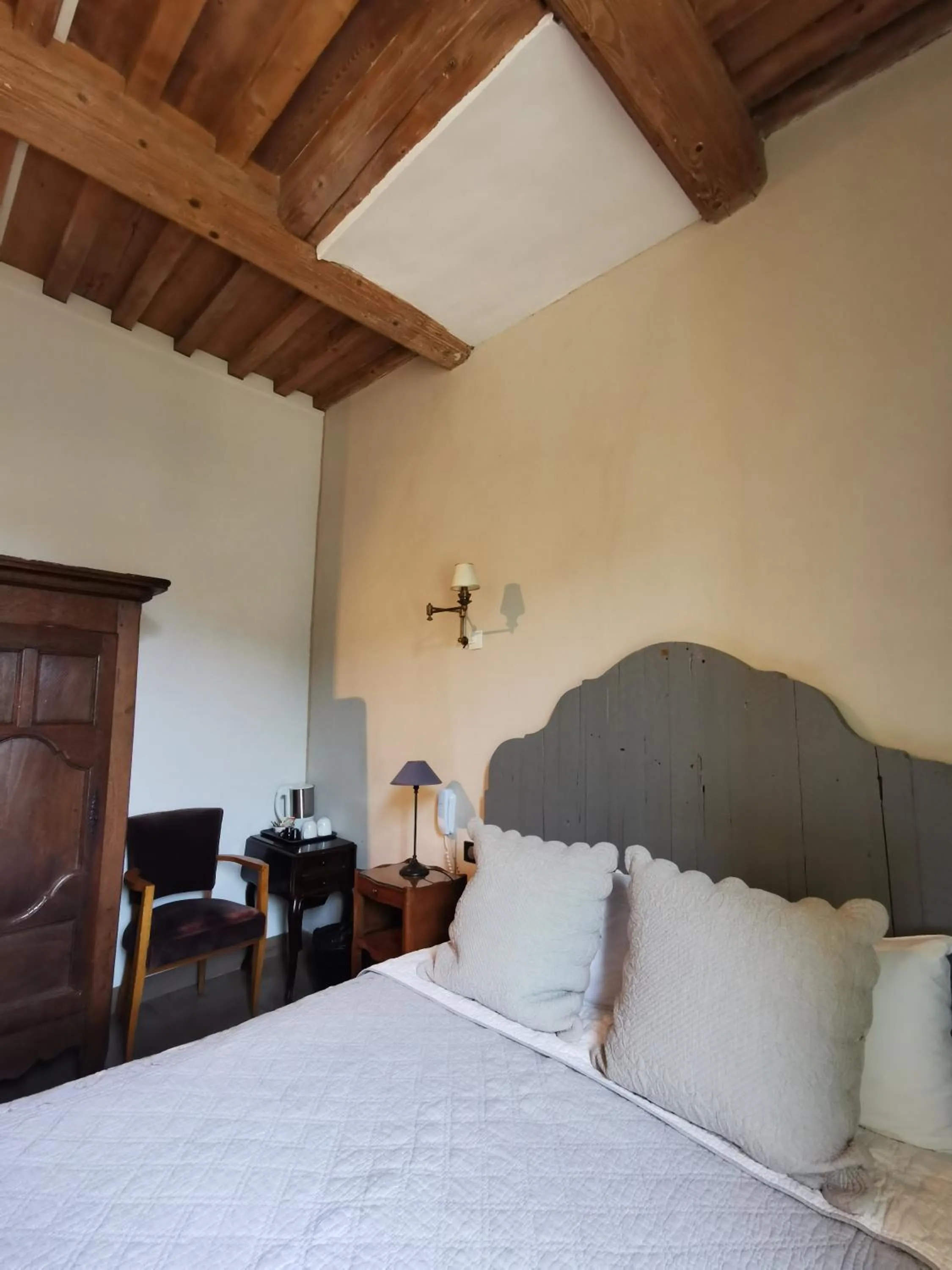 Photo of the whole room, Bed in Hôtel de la Cathédrale Metz