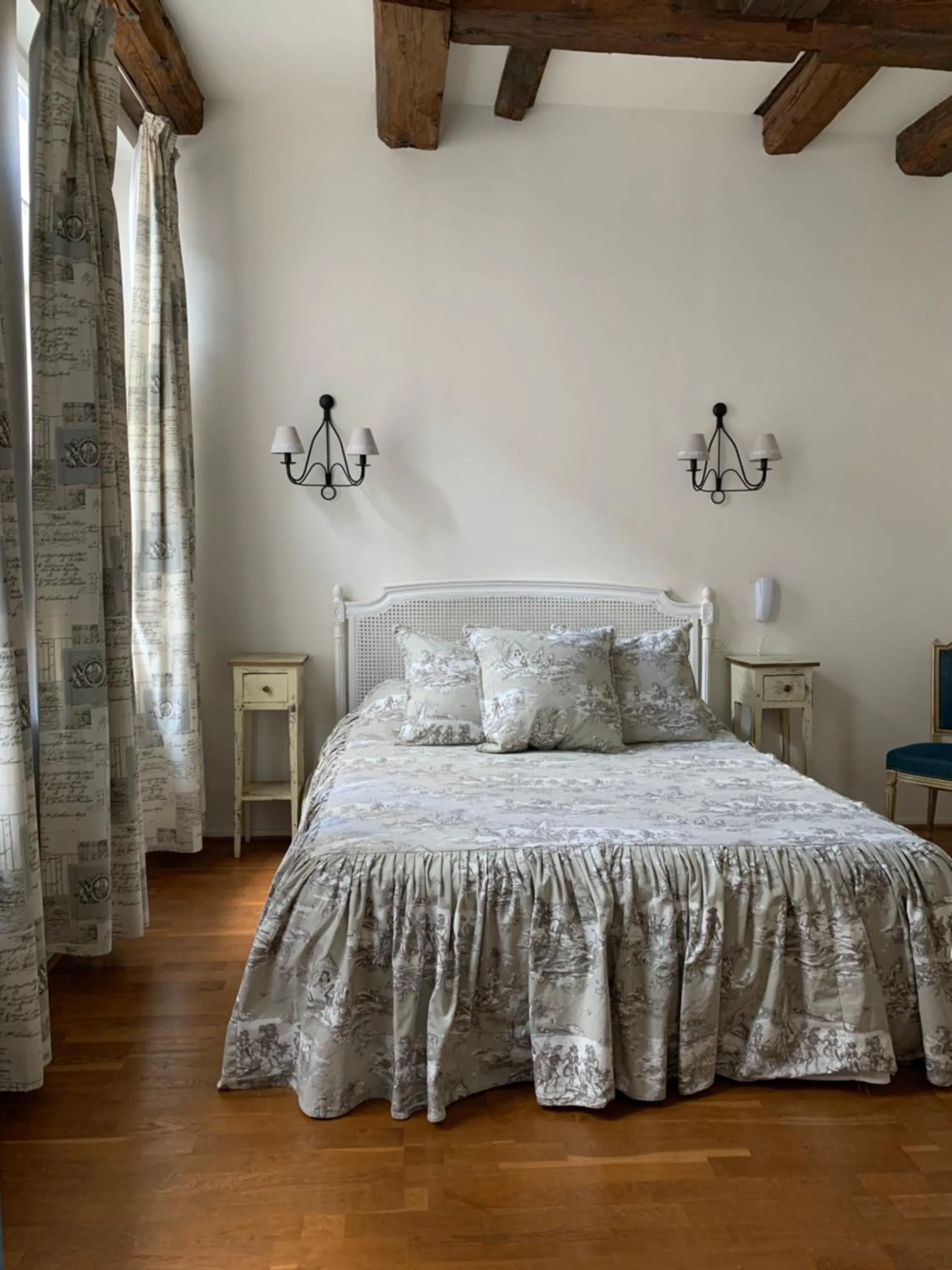 Property building, Bed in Hôtel de la Cathédrale Metz