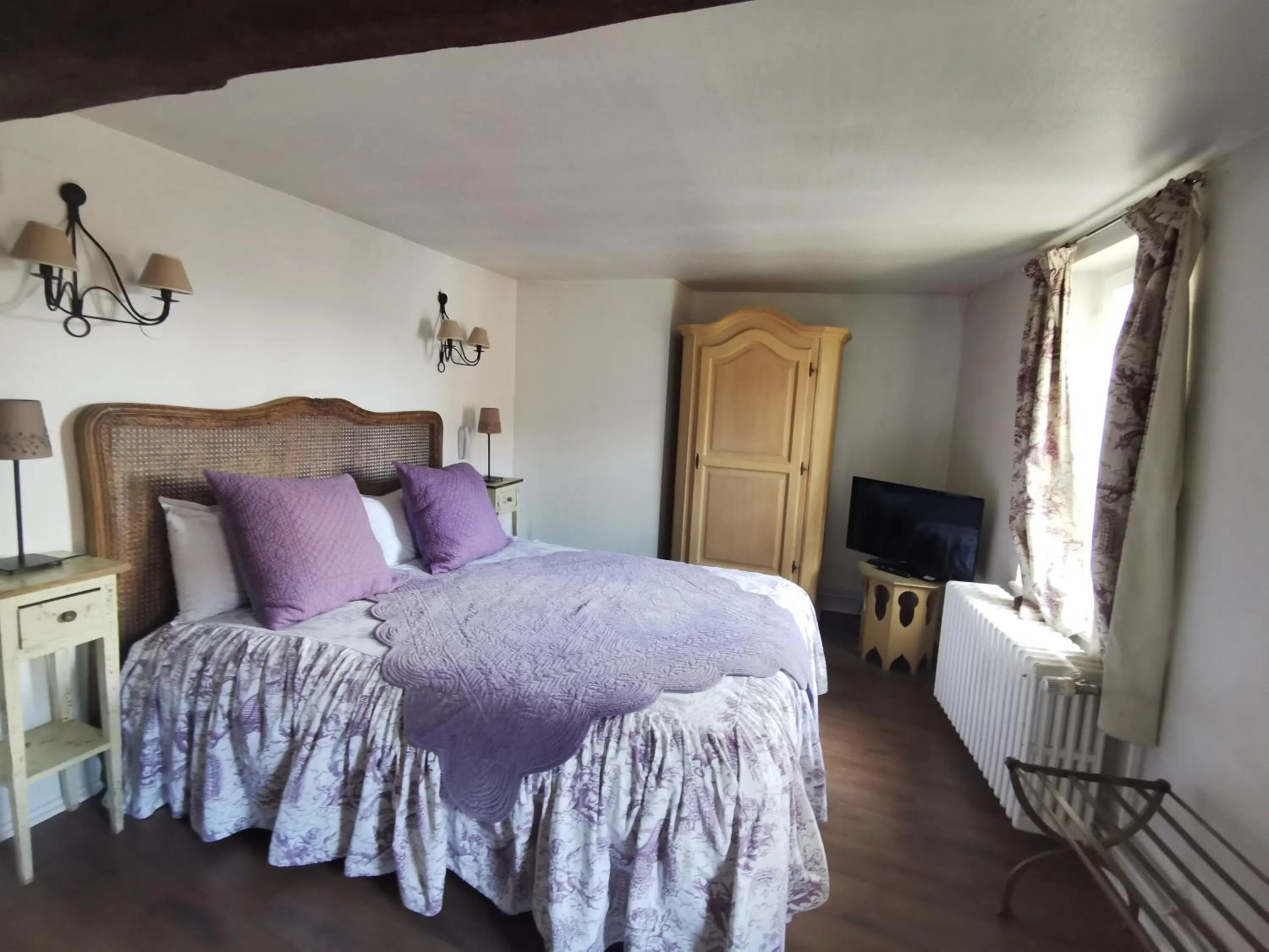 Bed in Hôtel de la Cathédrale Metz