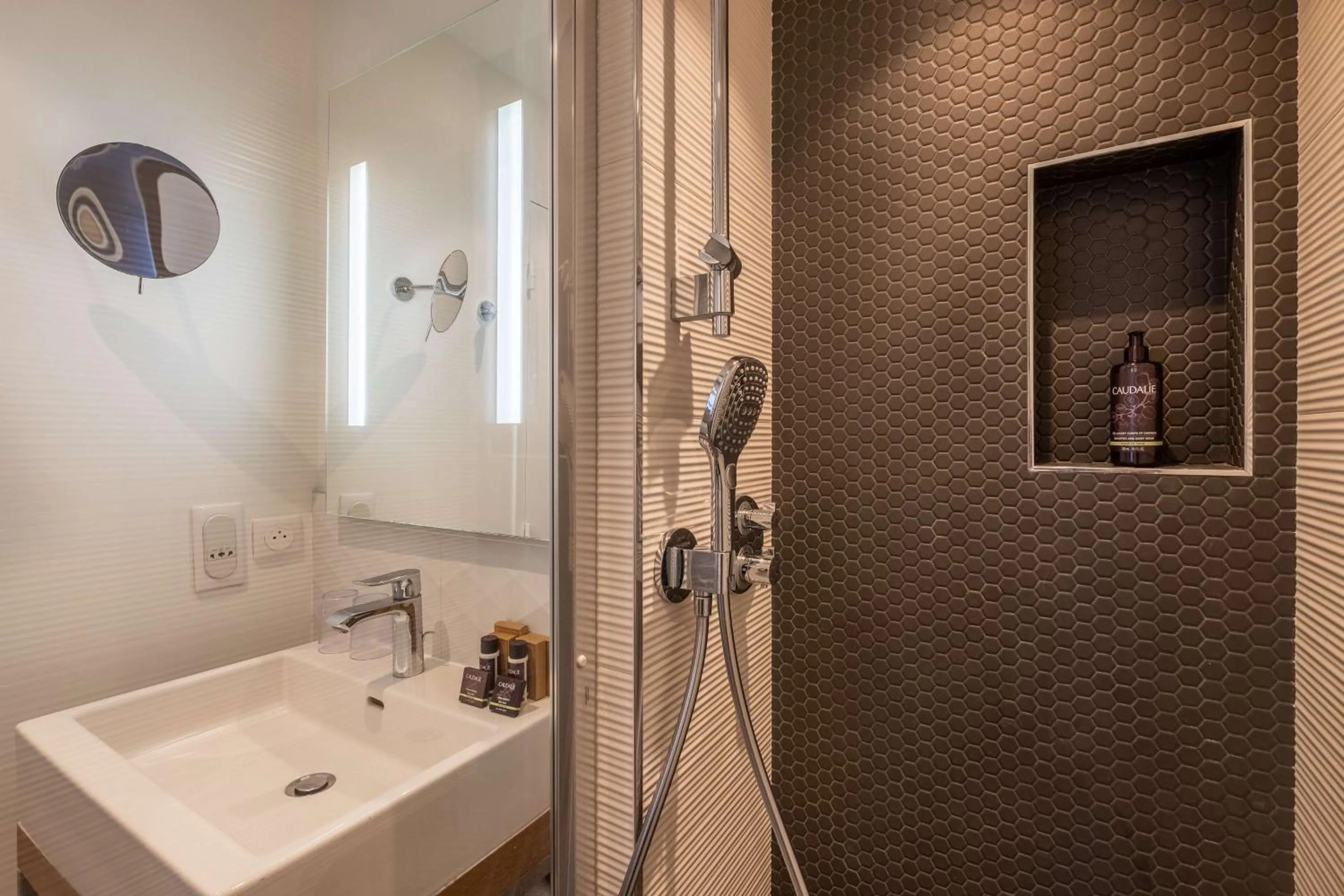 Bathroom in Hotel Litteraire Le Swann, BW Premier Collection