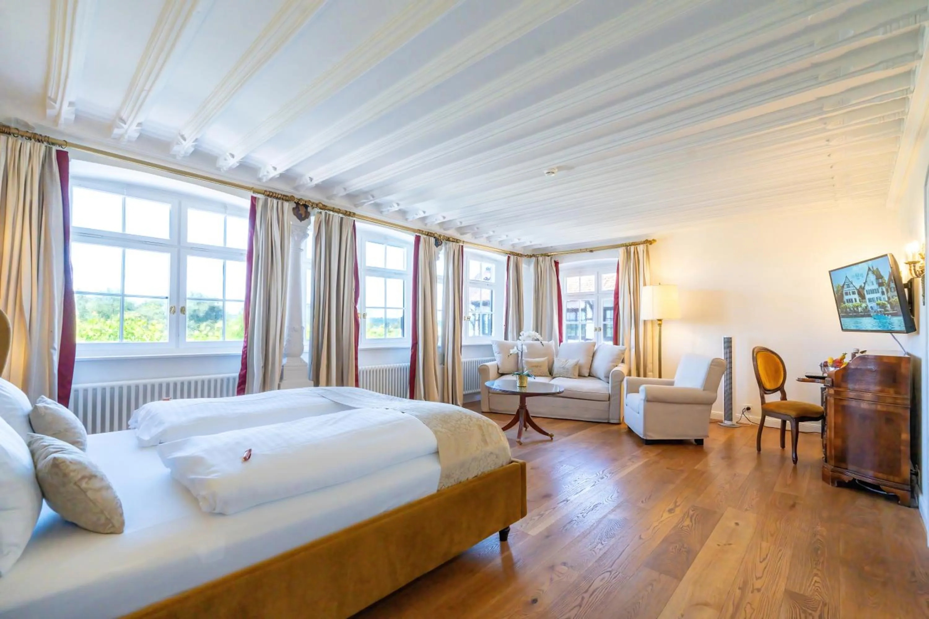 Bed in Hotel Porto Sofie Gottlieben