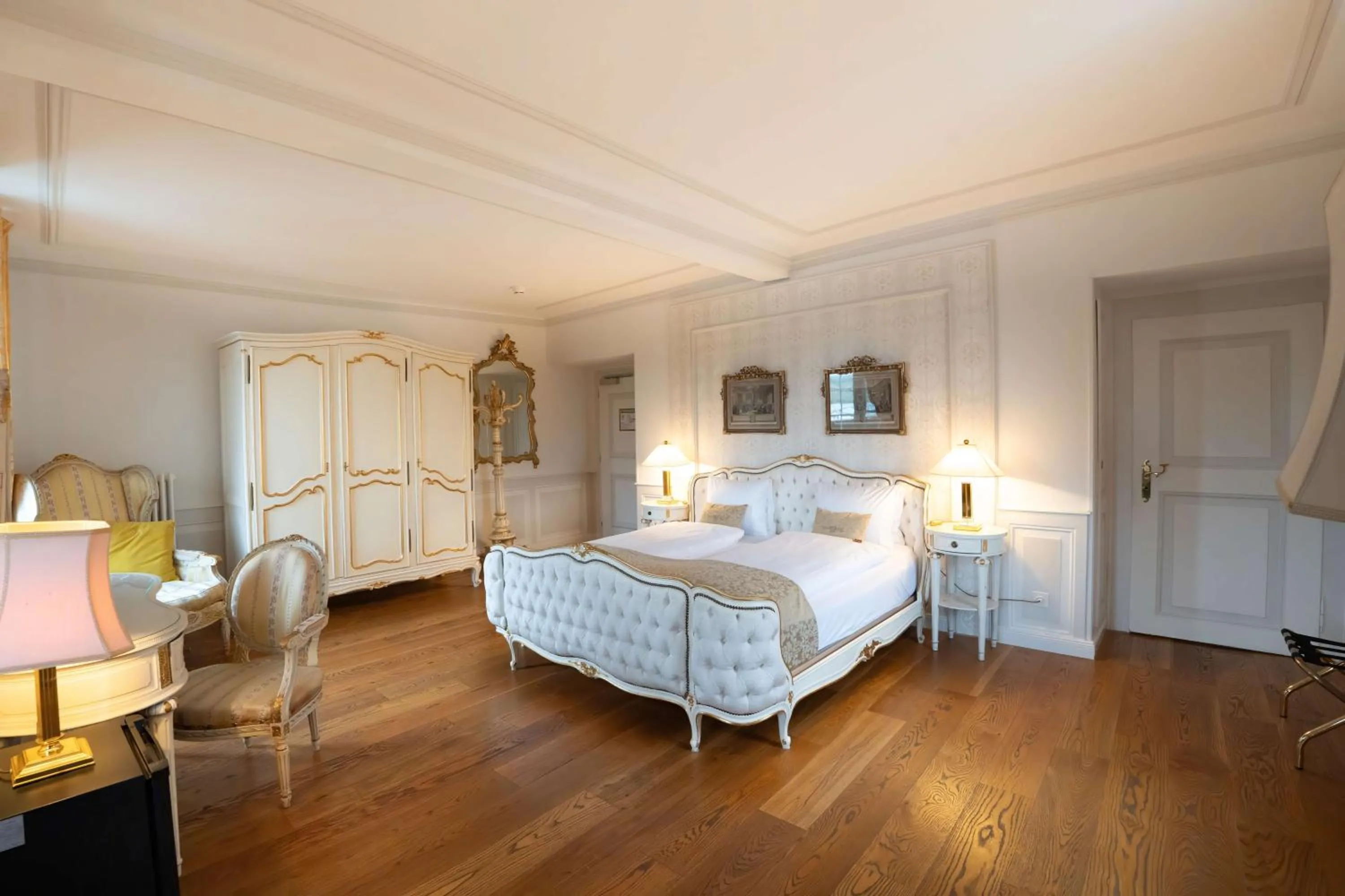 Photo of the whole room, Bed in Hotel Porto Sofie Gottlieben