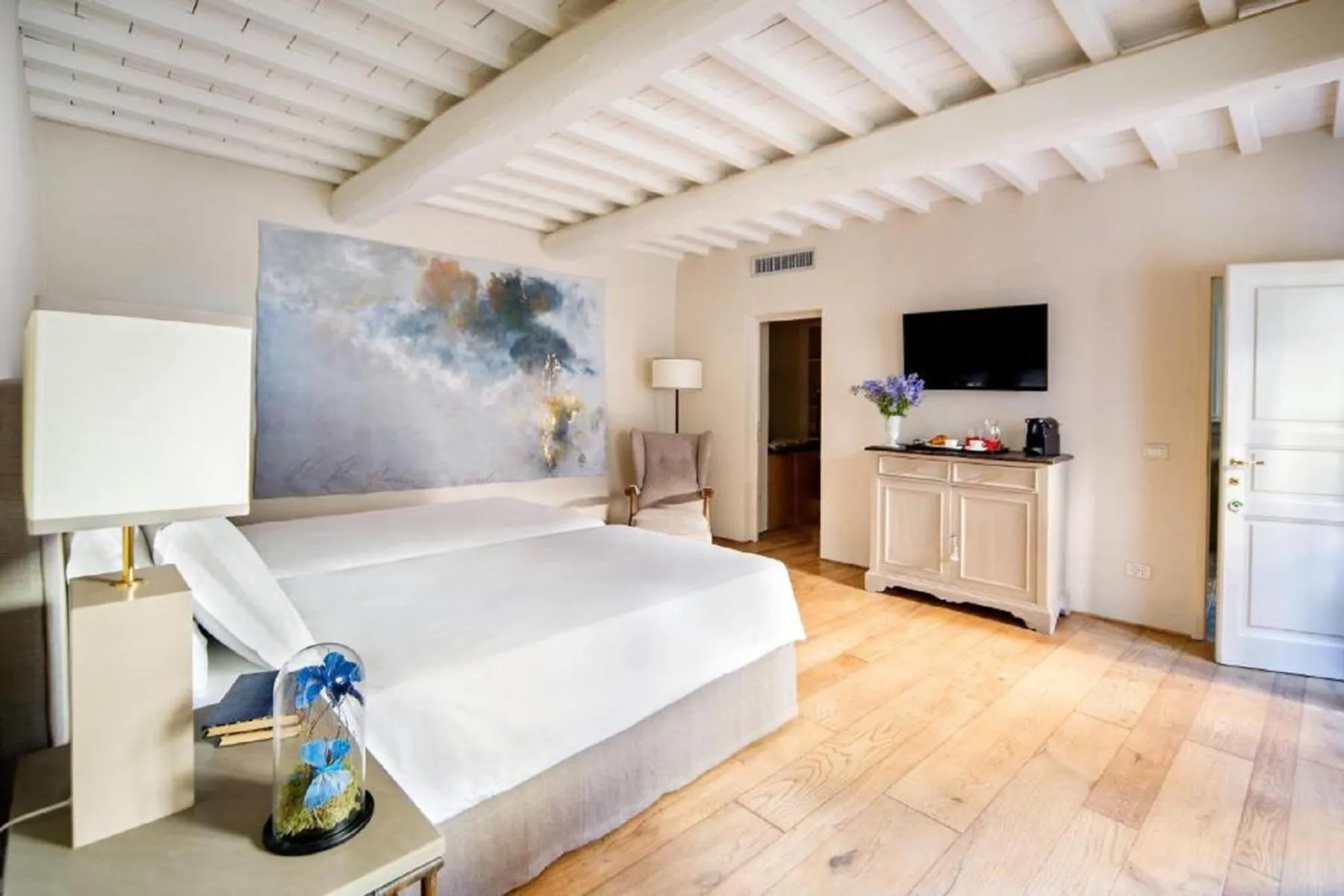 Photo of the whole room, Bed in Borgo Del Cabreo