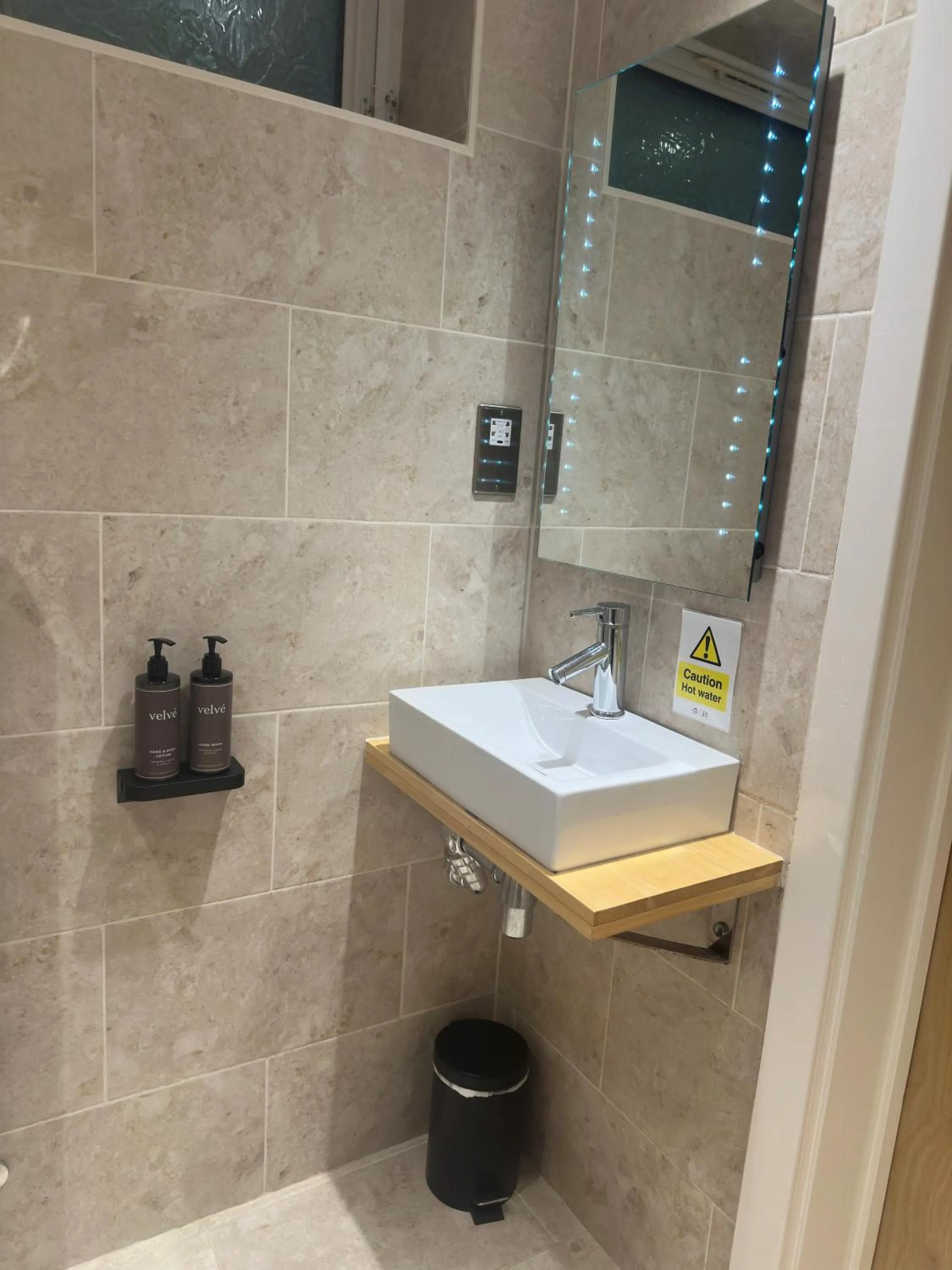 Bathroom in Stradey Park Hotel