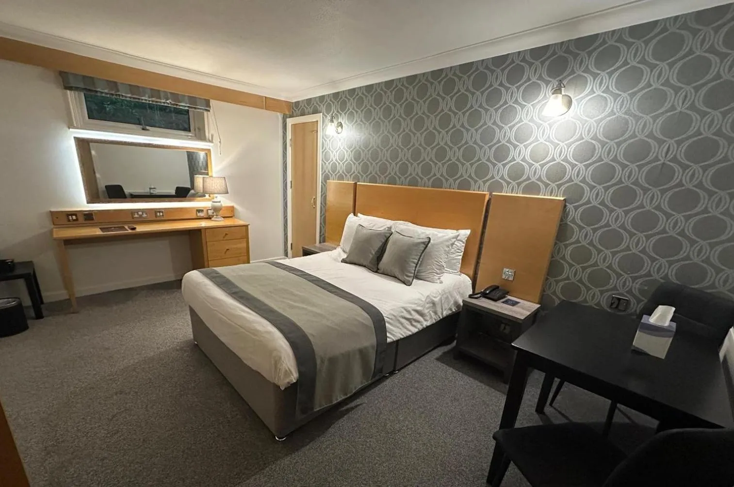 Bedroom, Bed in Stradey Park Hotel