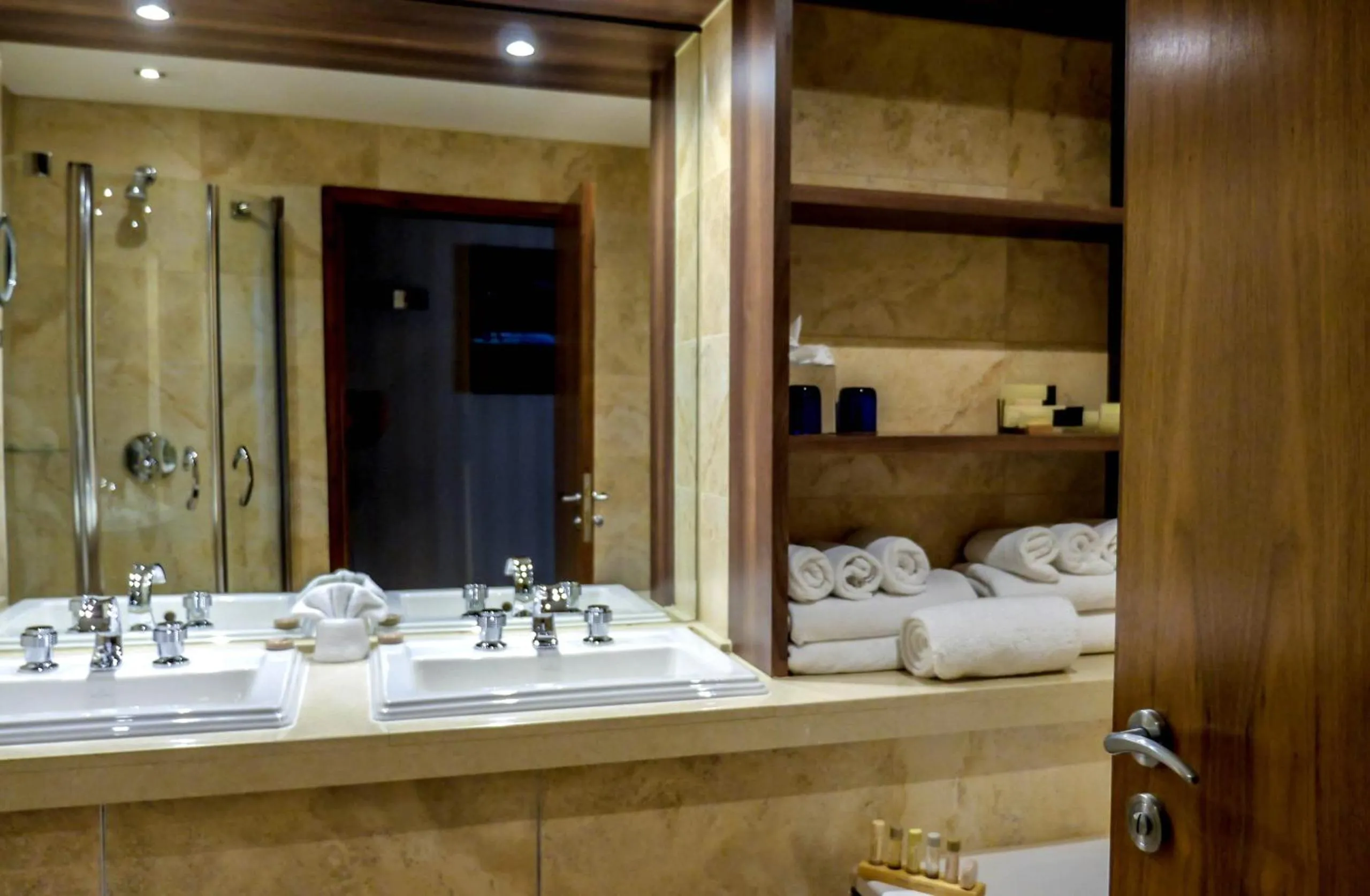 Bathroom in The Big Blue Hotel - Blackpool Pleasure Beach