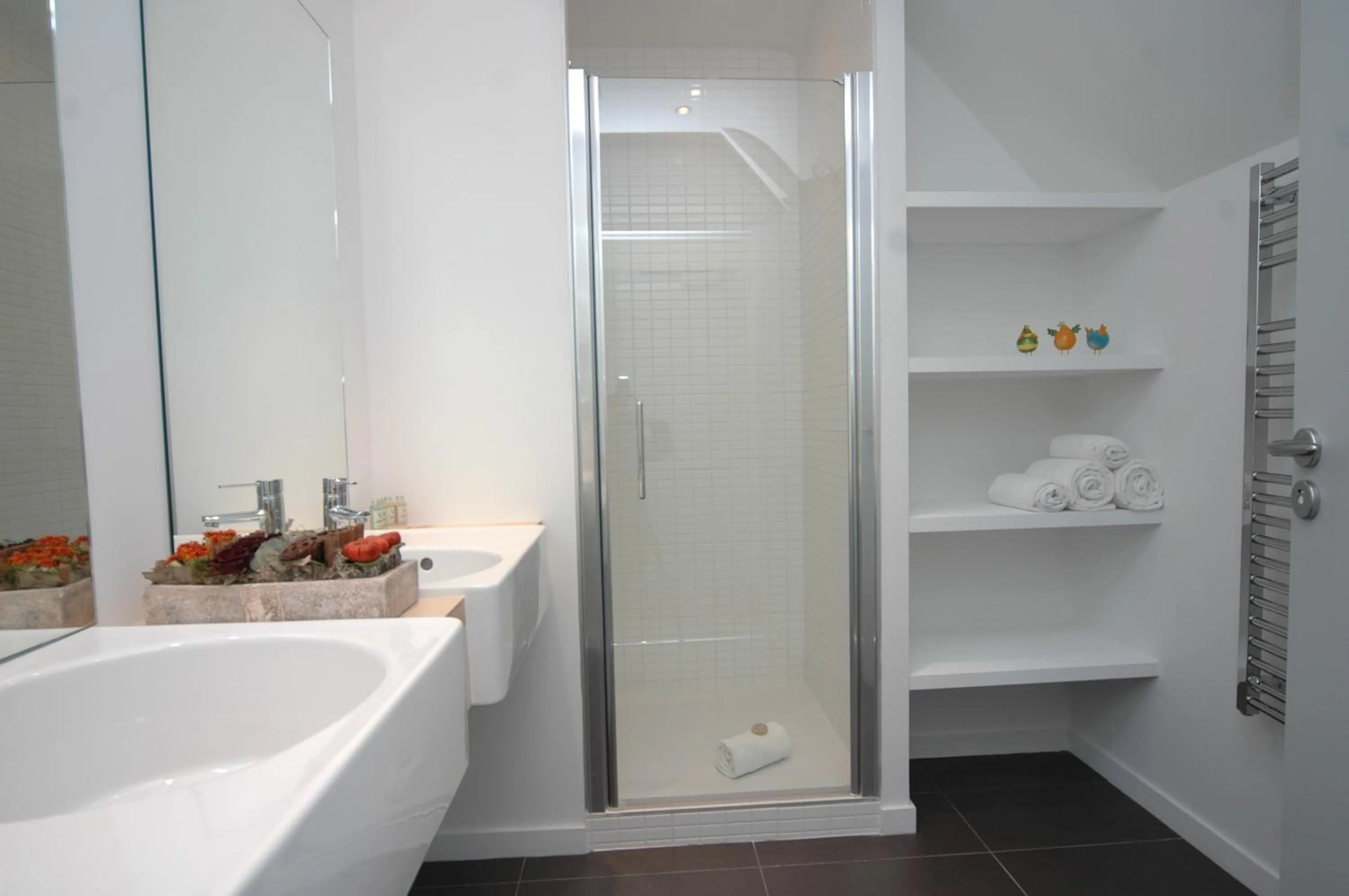 Shower in Logis Hotel La Croix Blanche Fontevraud