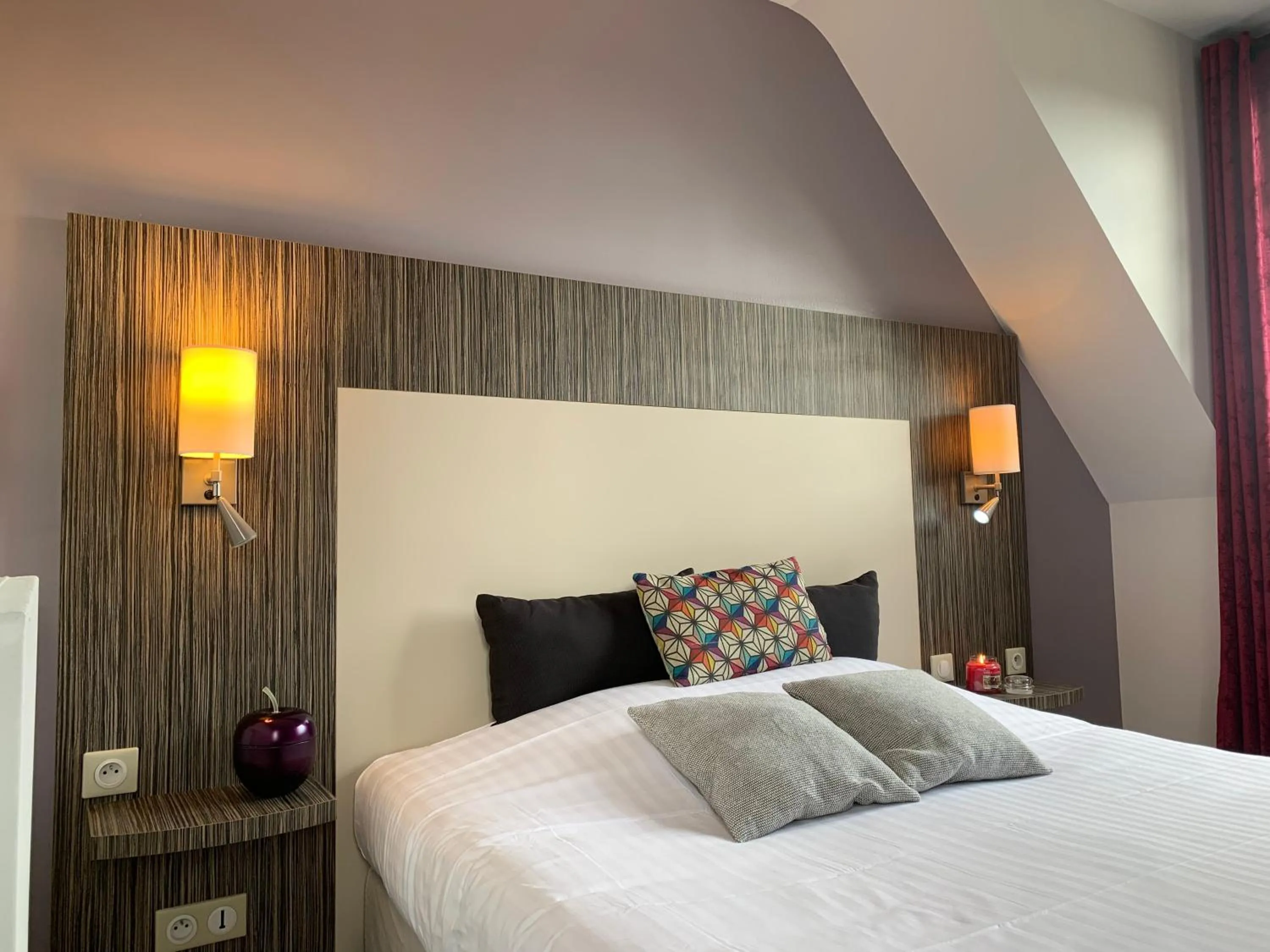 Photo of the whole room, Bed in Logis Hotel La Croix Blanche Fontevraud