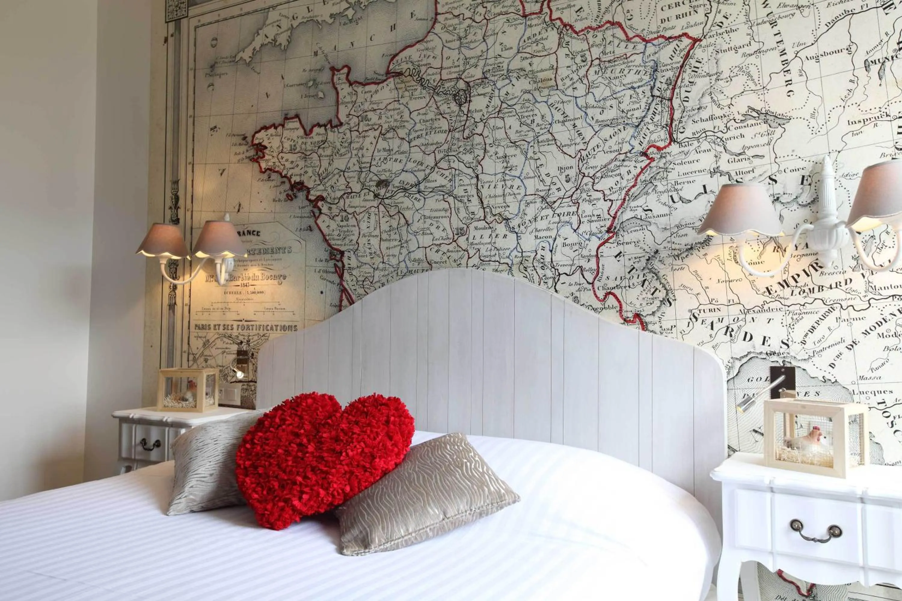 Photo of the whole room, Bed in Logis Hotel La Croix Blanche Fontevraud