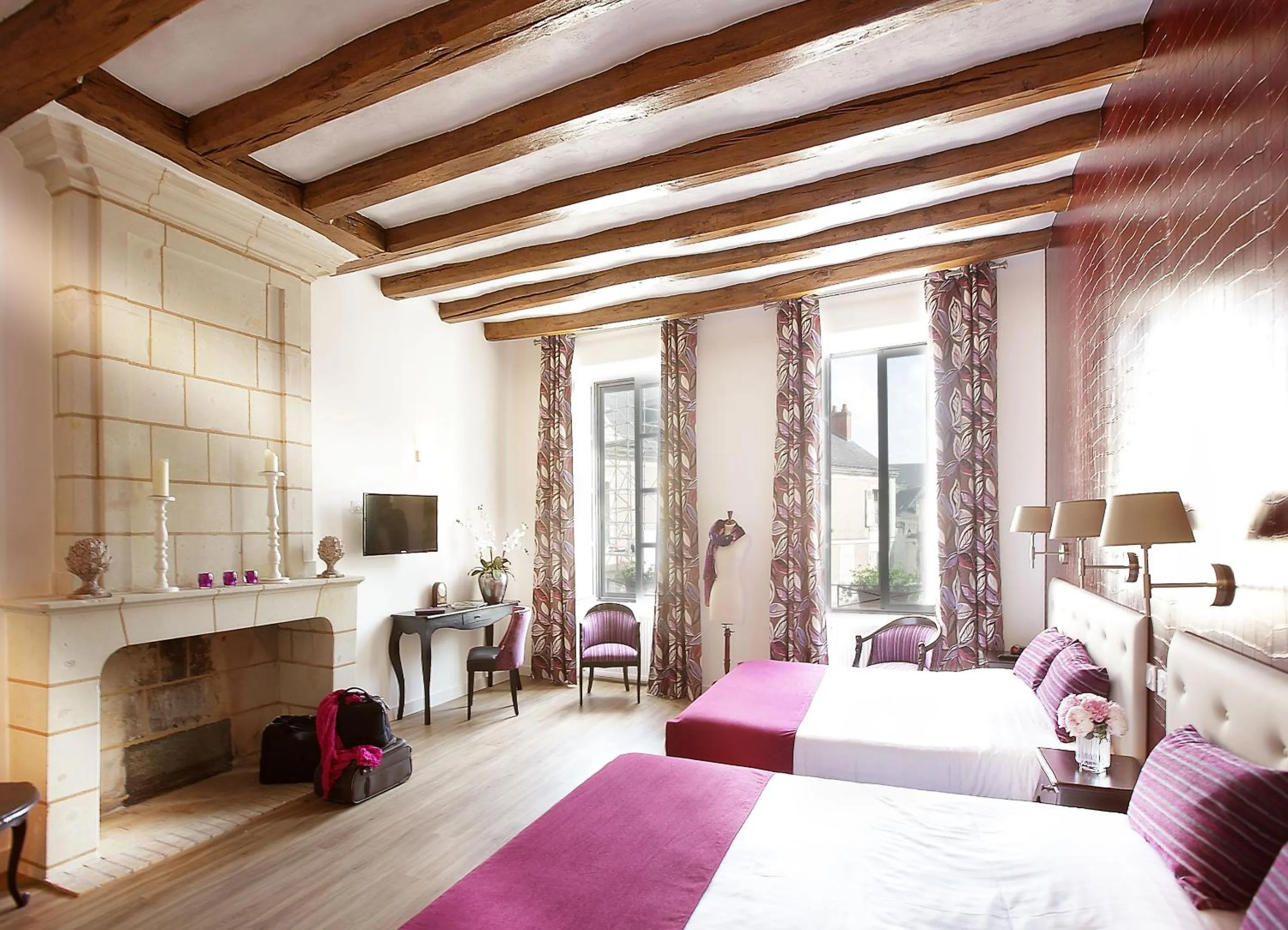 Photo of the whole room, Bed in Logis Hotel La Croix Blanche Fontevraud