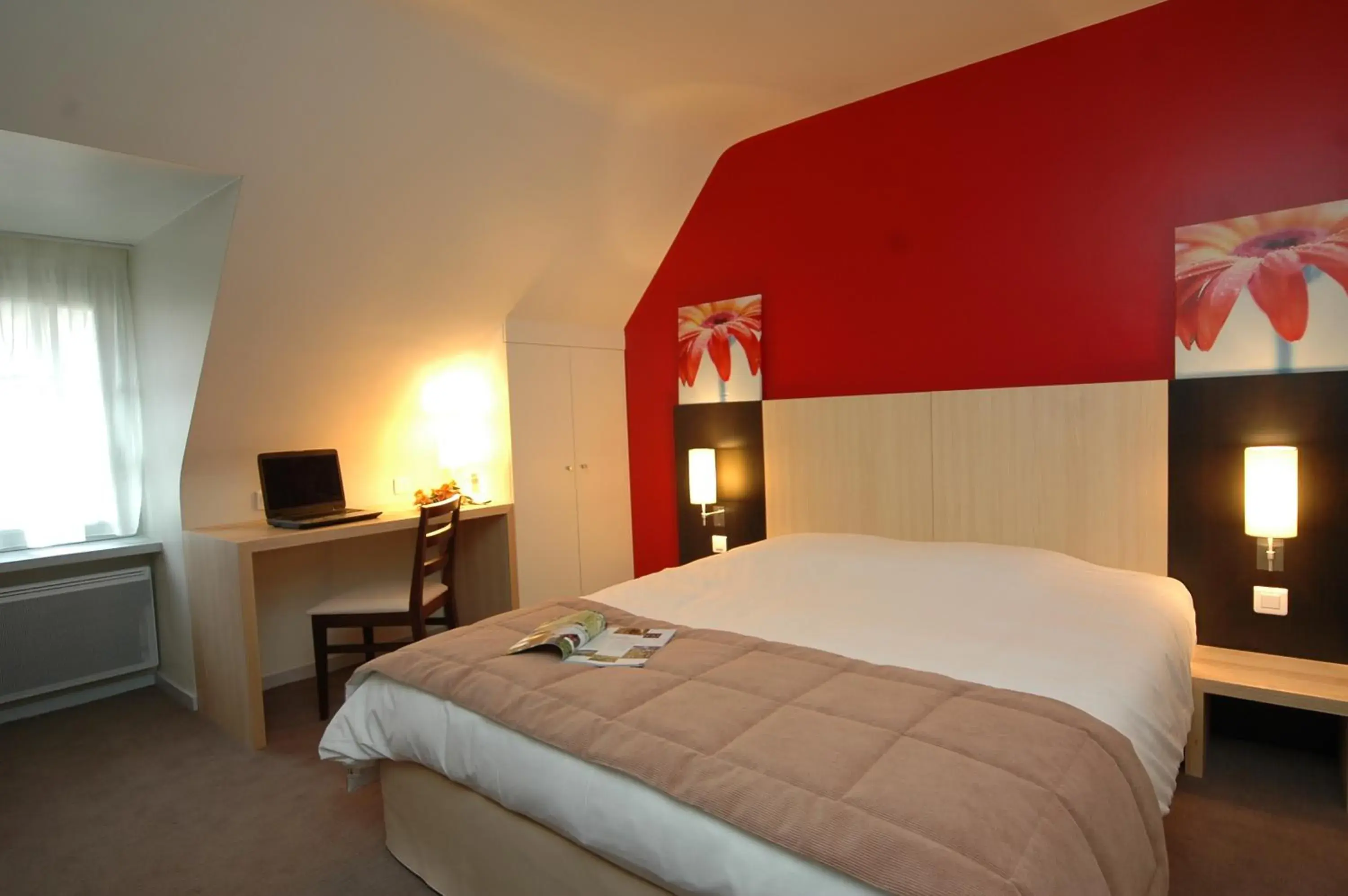 Deluxe Room in Logis Hotel La Croix Blanche Fontevraud Deluxe Room in Logis Hotel La Croix Blanche Fontevraud