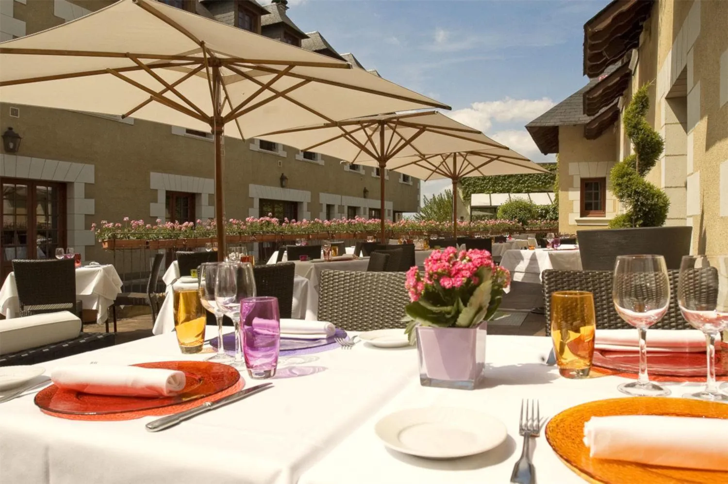 Patio in Logis Hotel La Croix Blanche Fontevraud