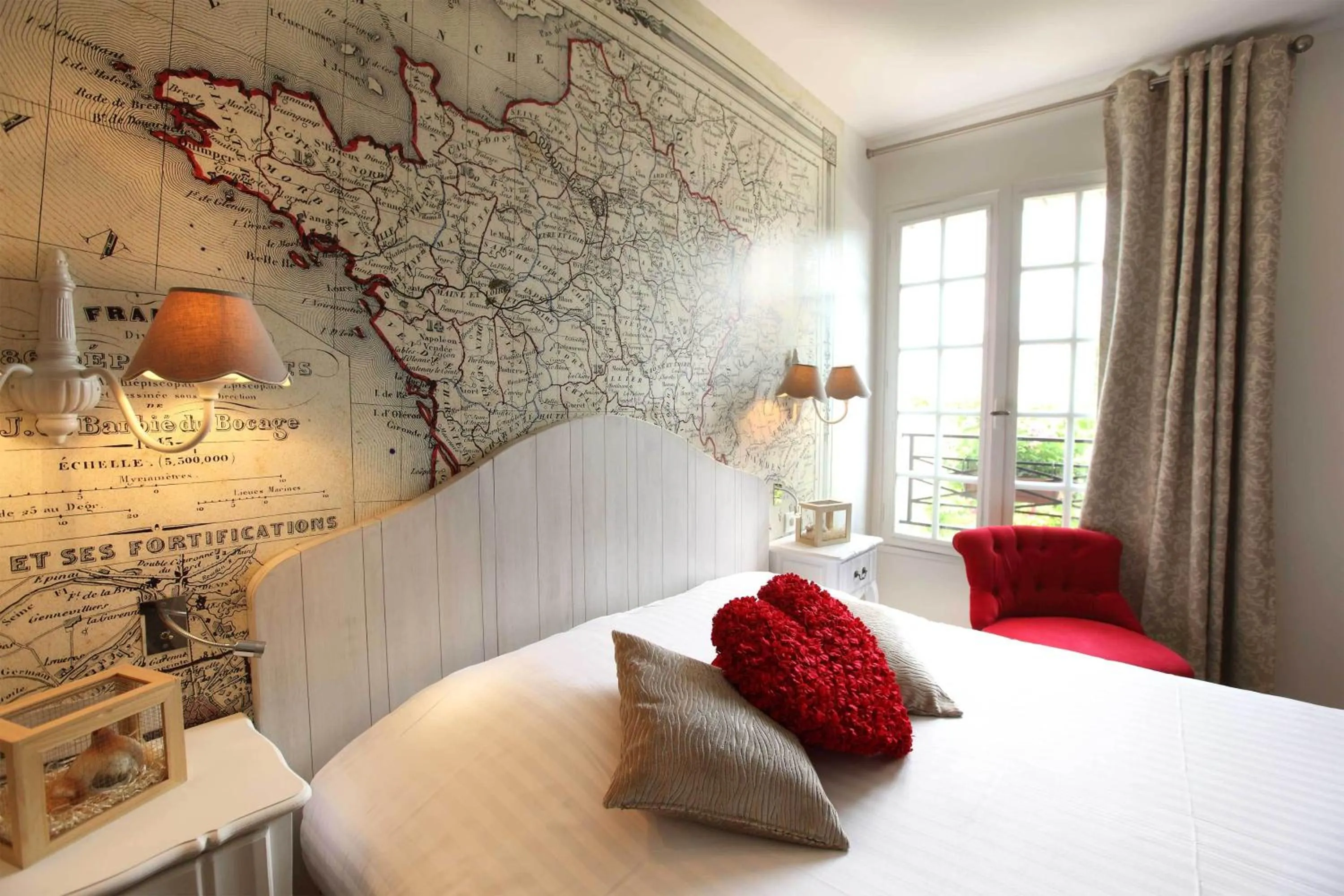 Photo of the whole room, Bed in Logis Hotel La Croix Blanche Fontevraud