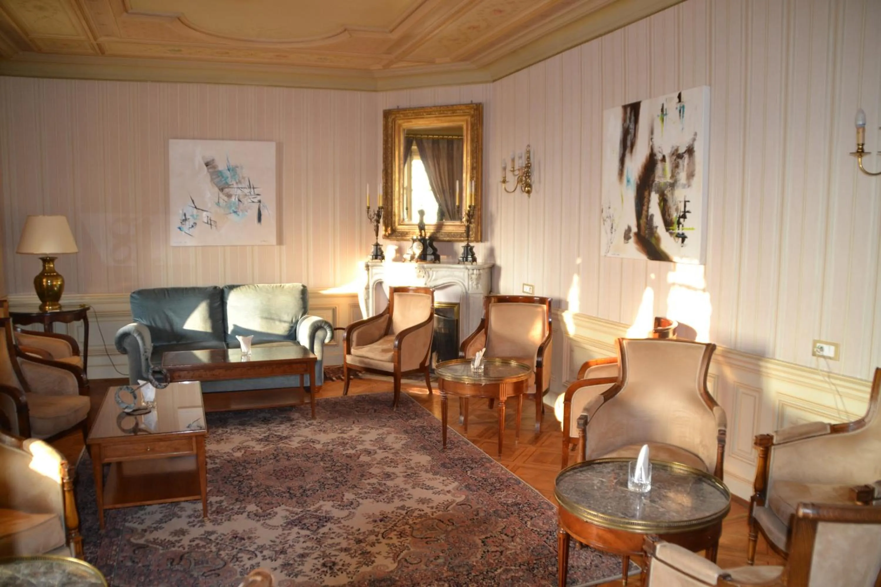 Lounge or bar in Château d'Isenbourg & SPA