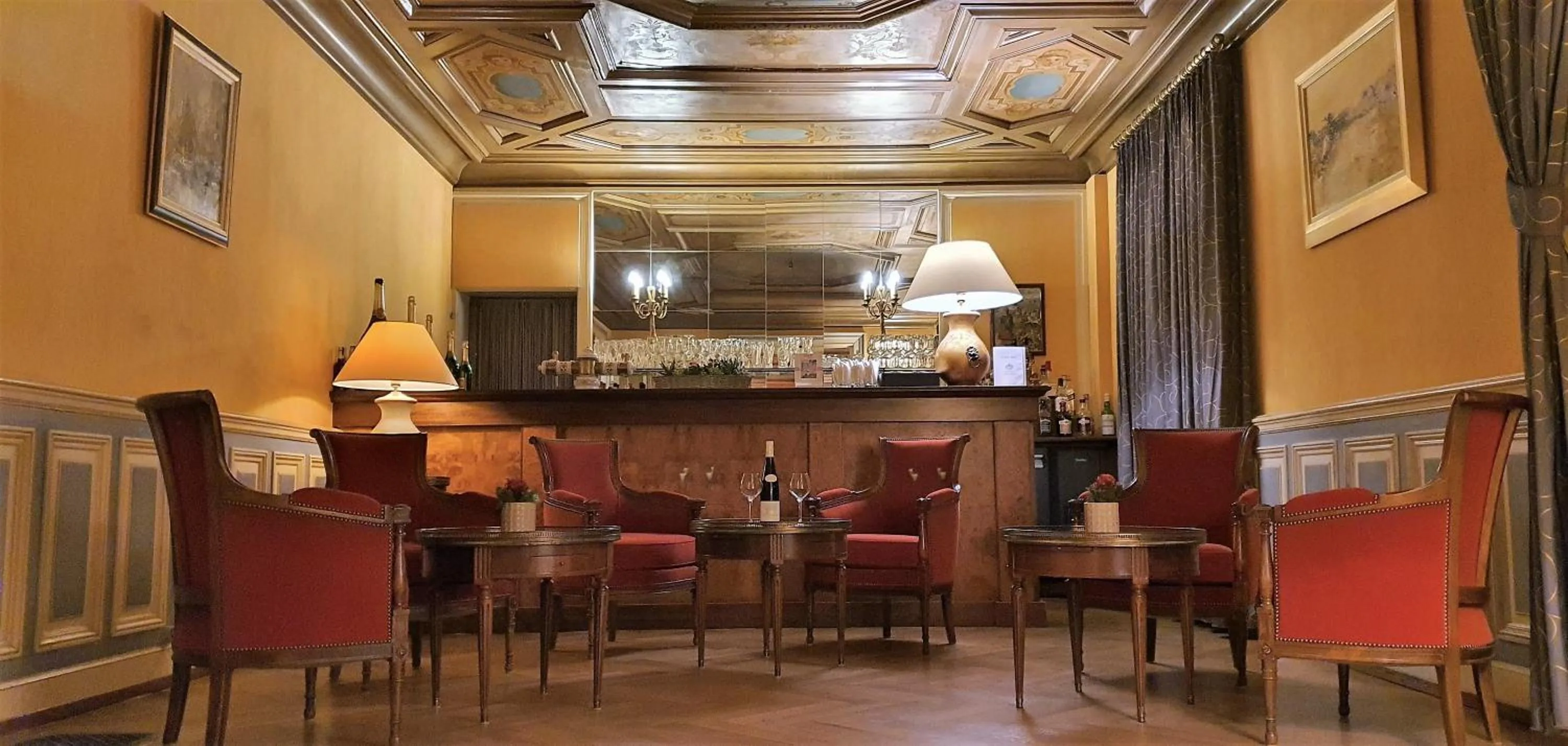 Lounge or bar in Château d'Isenbourg & SPA