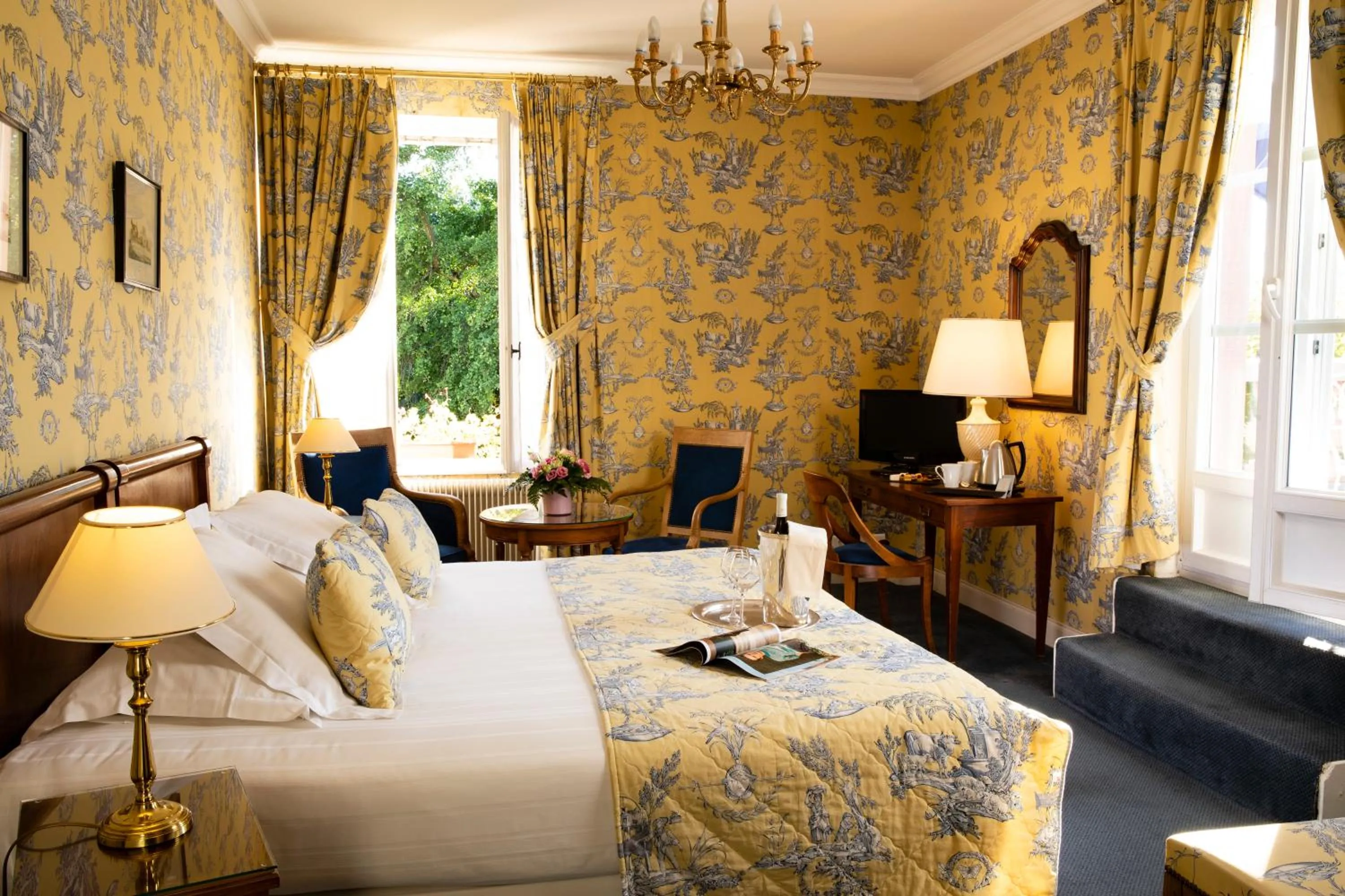 Bedroom in Château d'Isenbourg & SPA