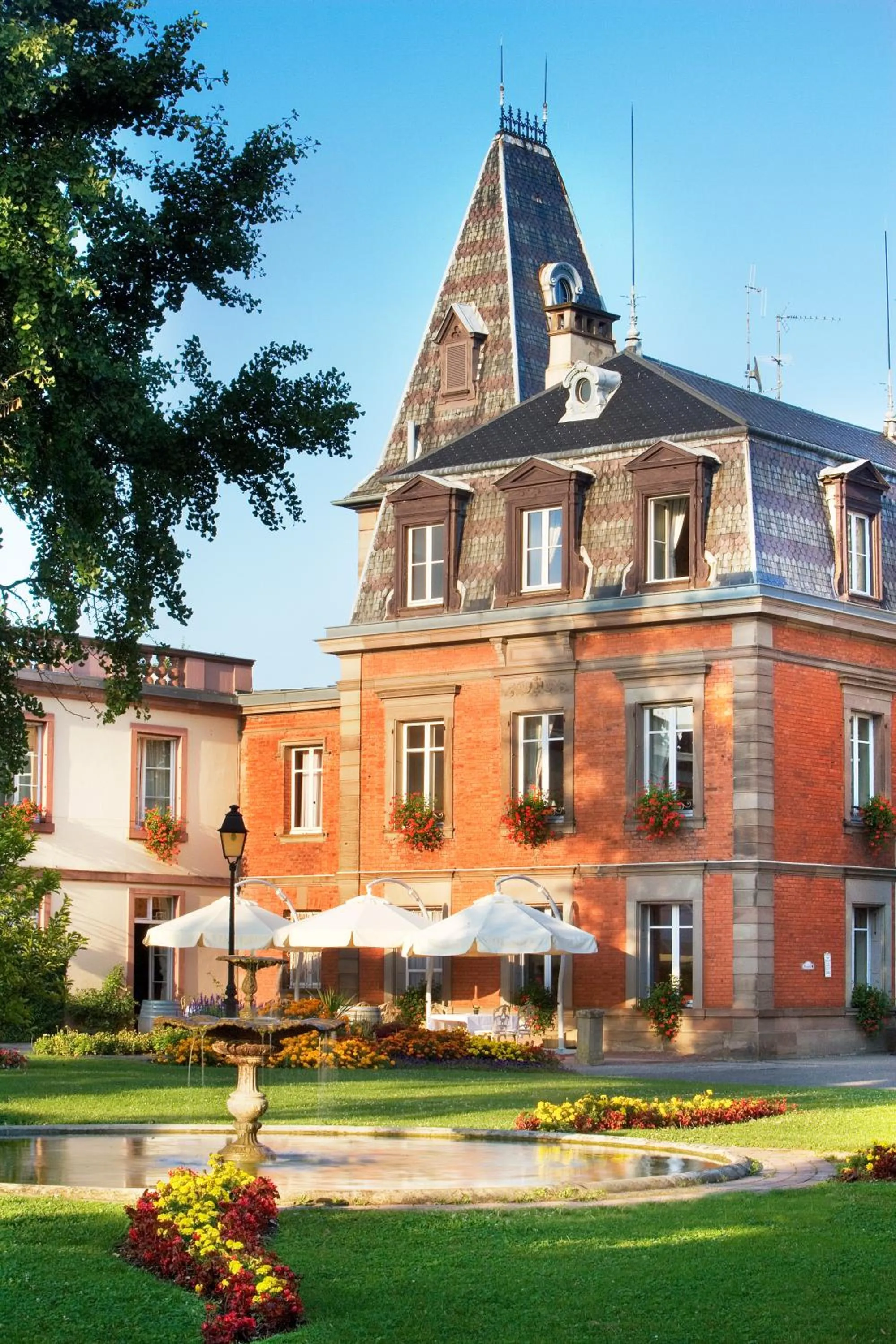 Facade/entrance in Château d'Isenbourg & SPA