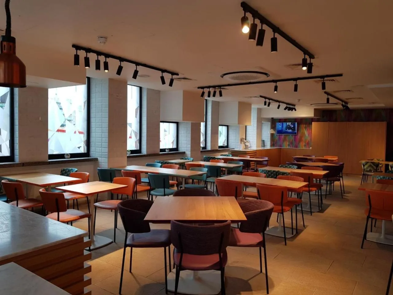 Lounge or bar, Restaurant/Places to Eat in Best Western Plus London Wembley Hotel