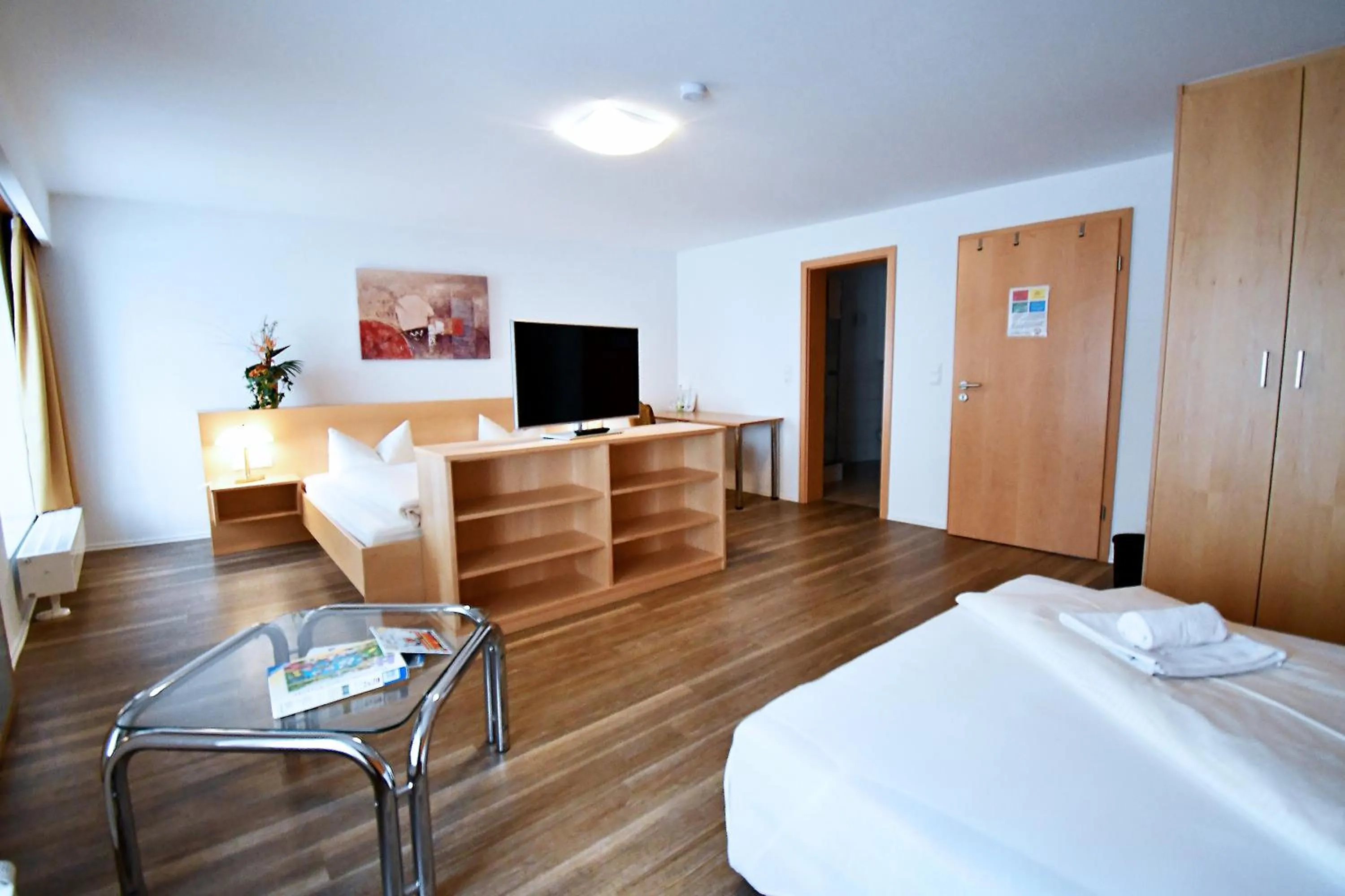 TV/Entertainment Center in Gasthof Grüner Baum