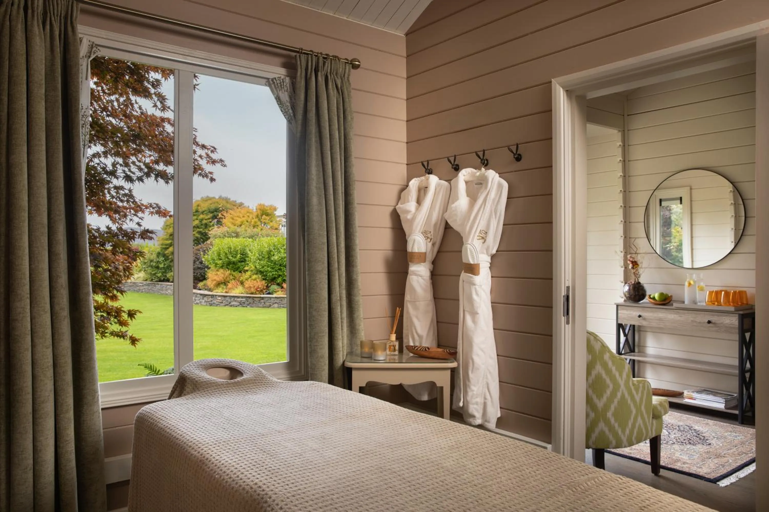 Bed in Linthwaite House Hotel