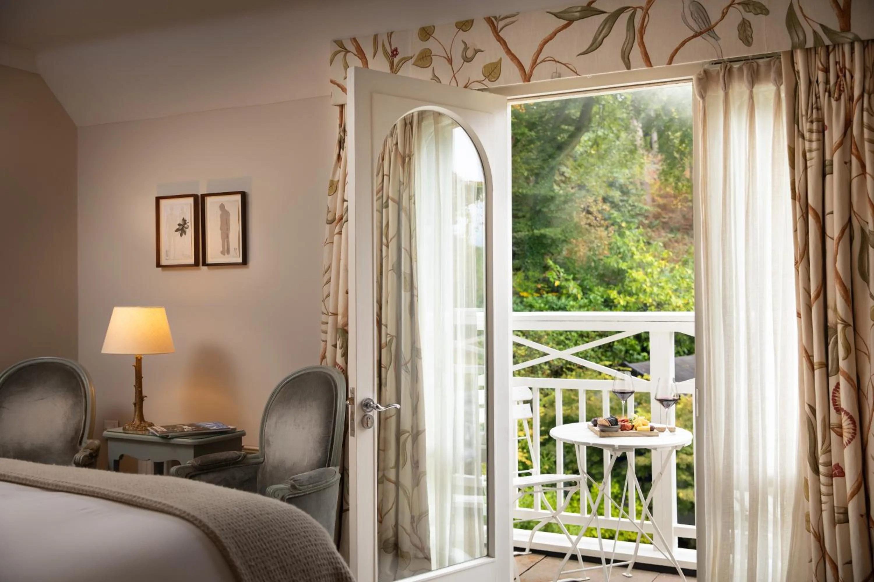 Bed in Linthwaite House Hotel