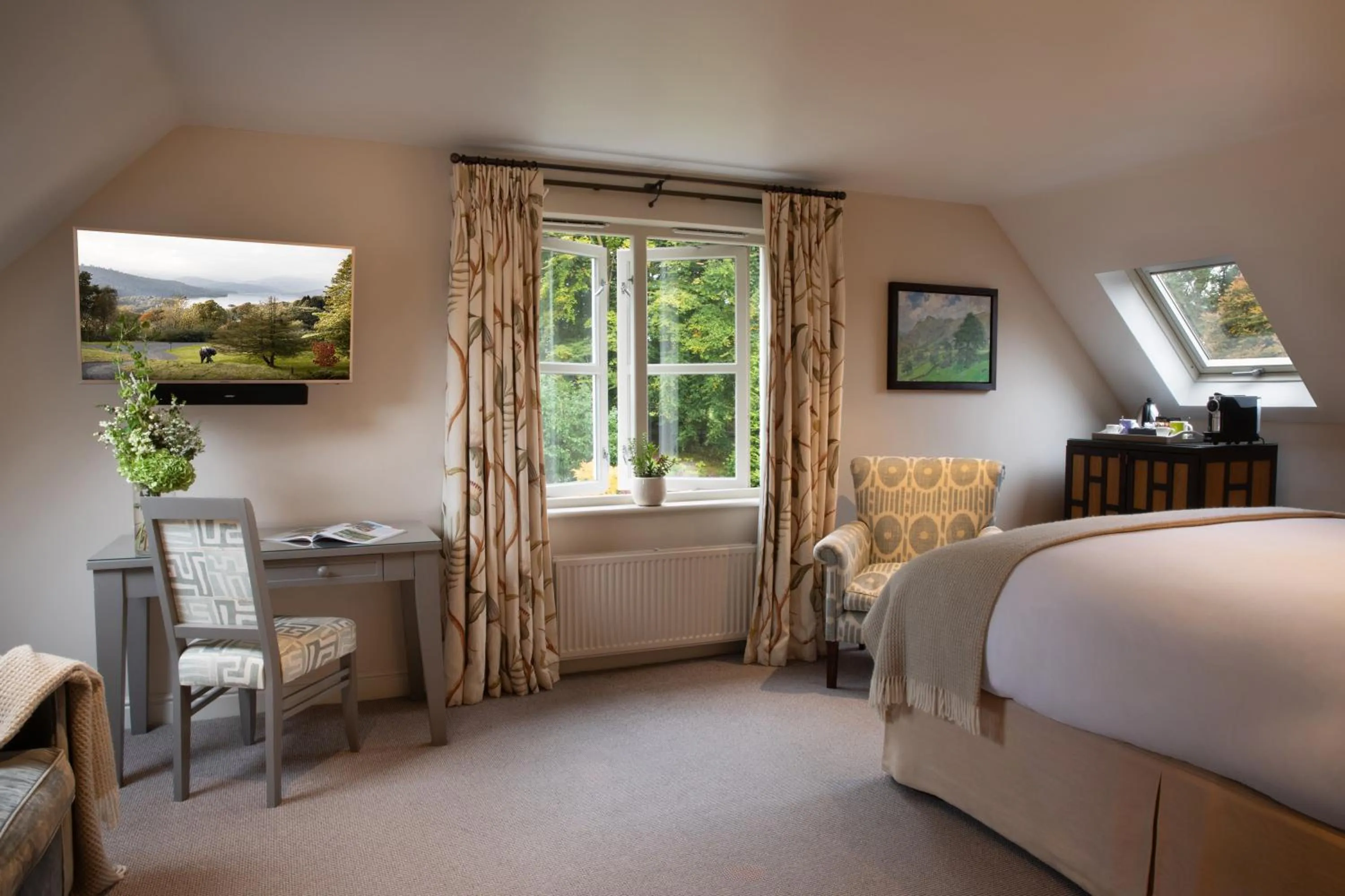 Bed in Linthwaite House Hotel