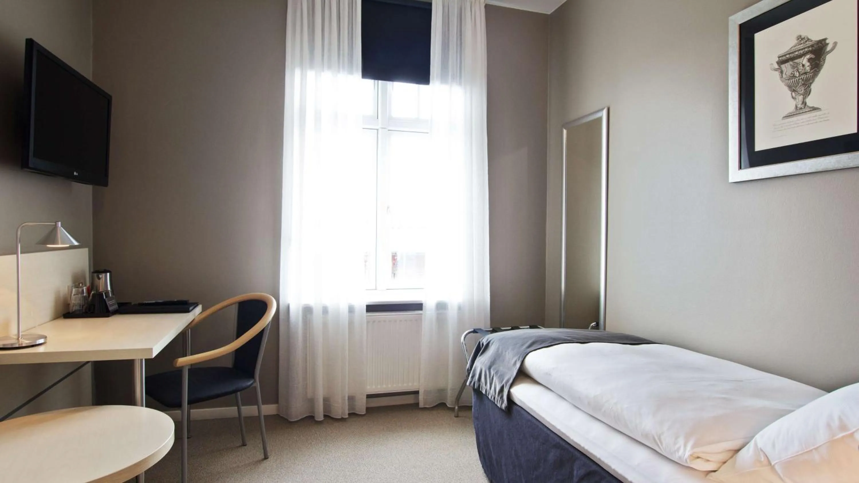 Photo of the whole room, Bed in Hotel Kronjylland