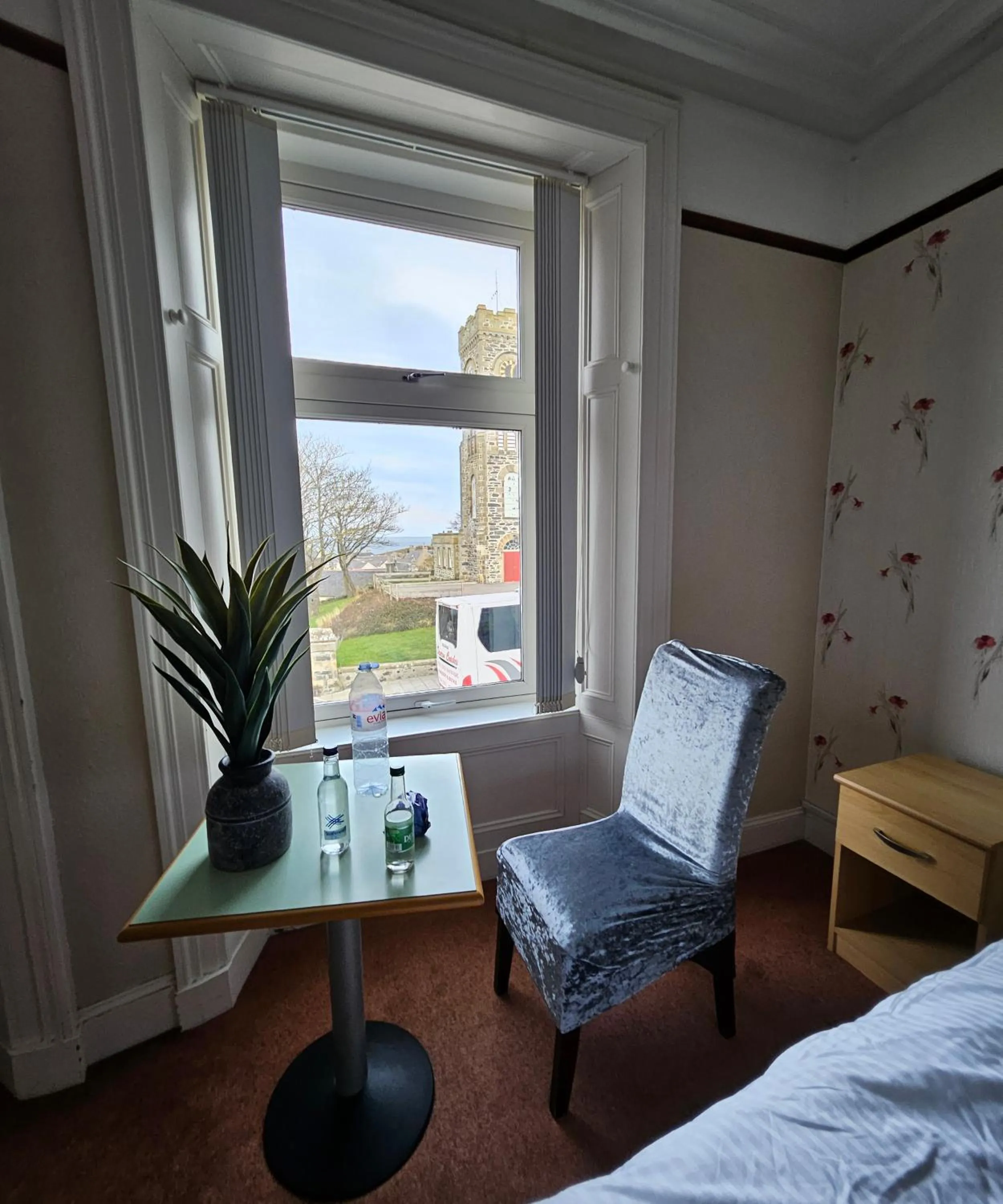 Seating area, Bed in The Station Hotel